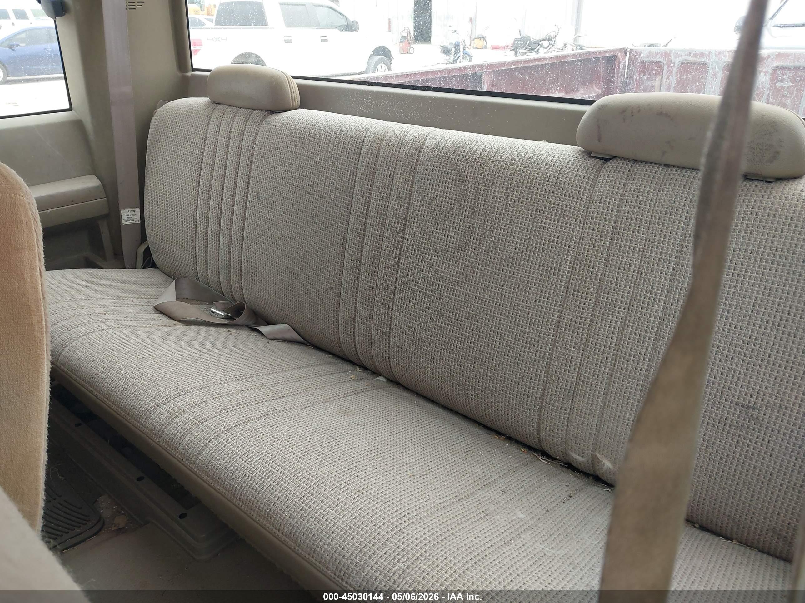 CHEVROLET C2500 image 8