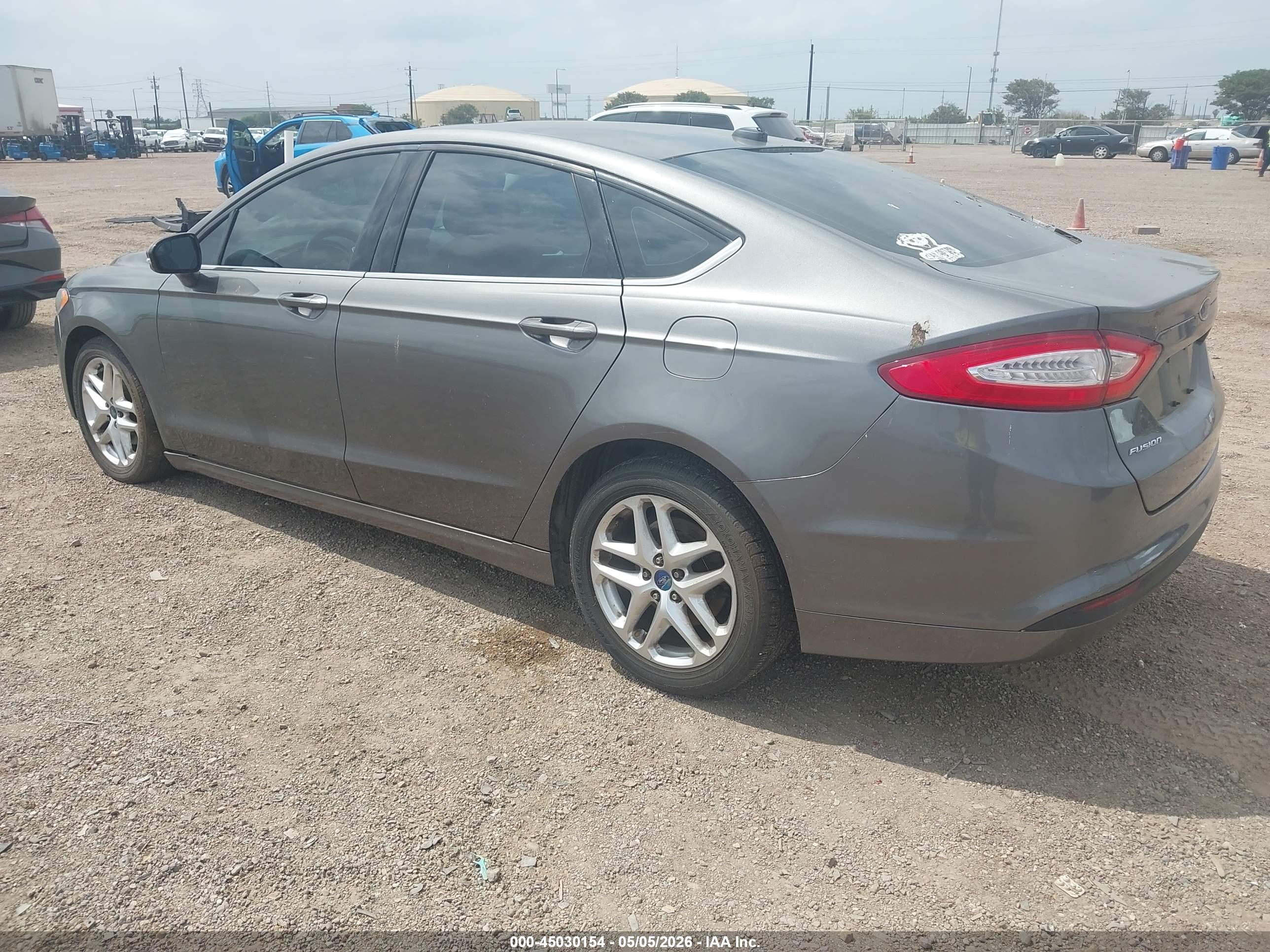FORD FUSION image 3