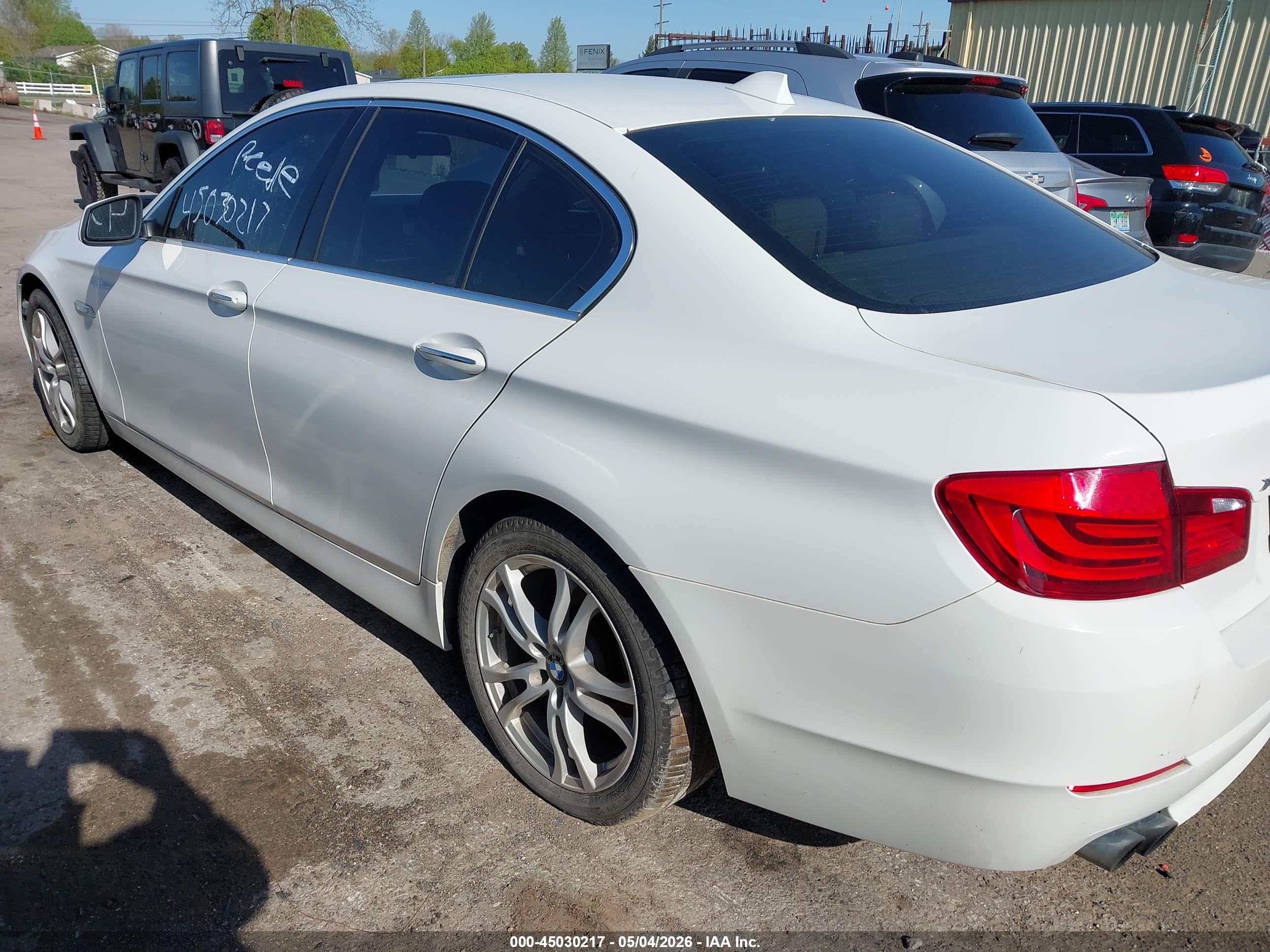BMW 528I image 3