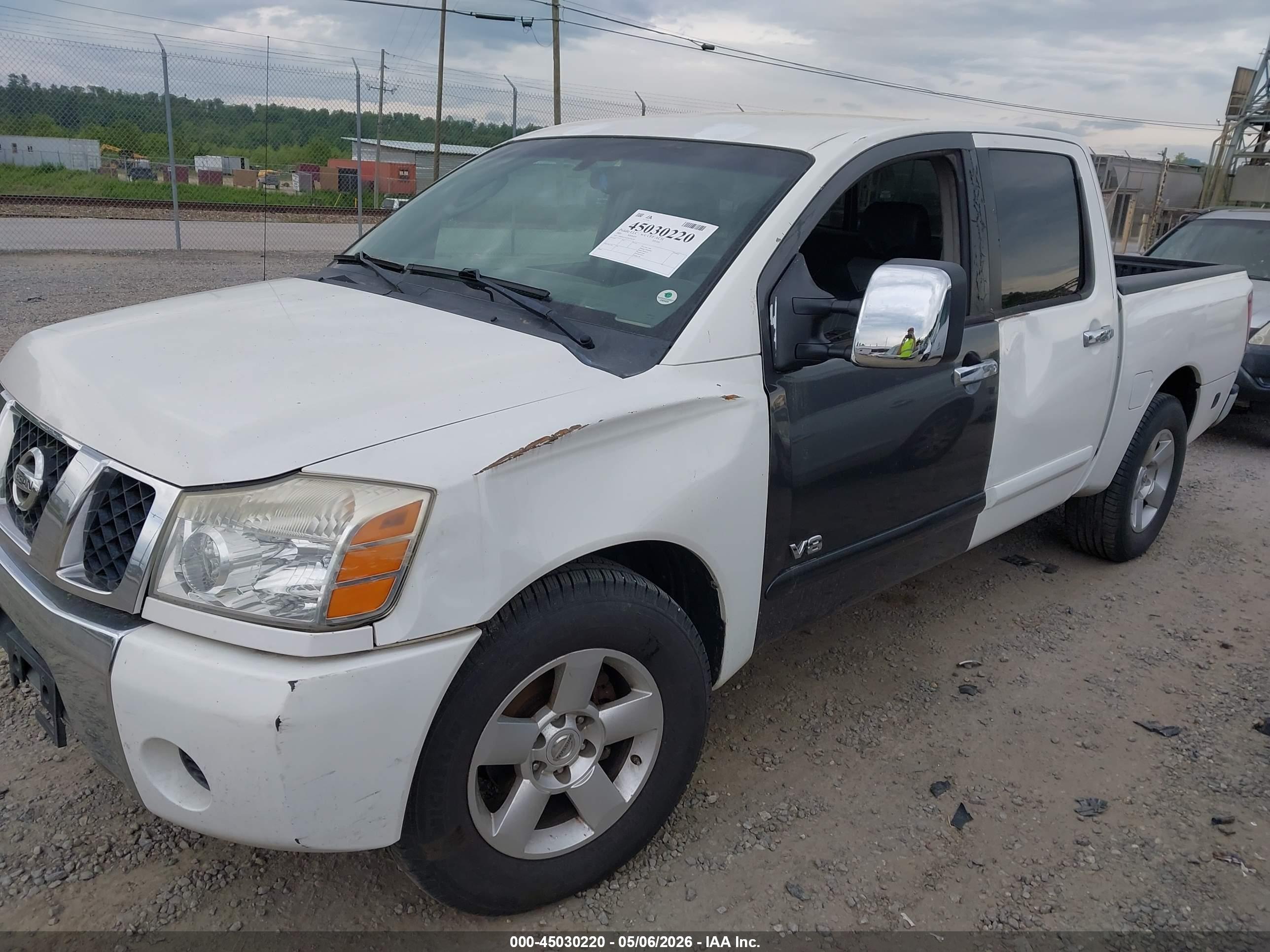 NISSAN TITAN image 2