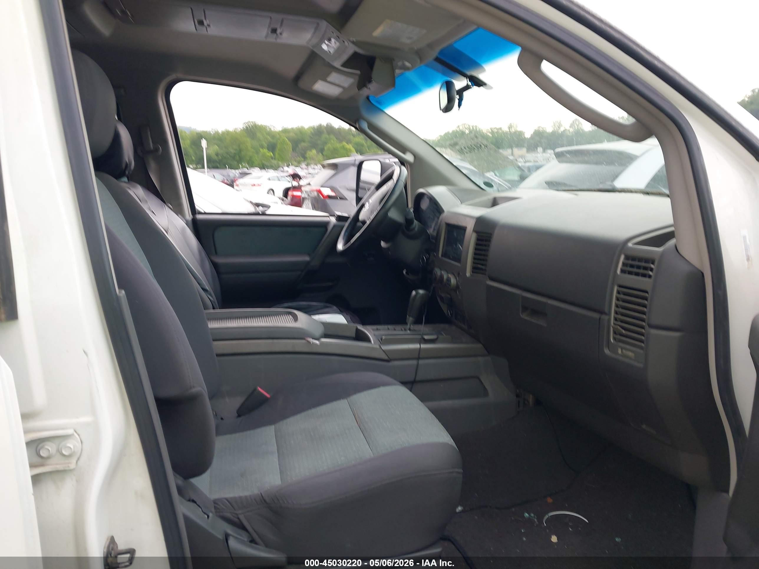 NISSAN TITAN image 5