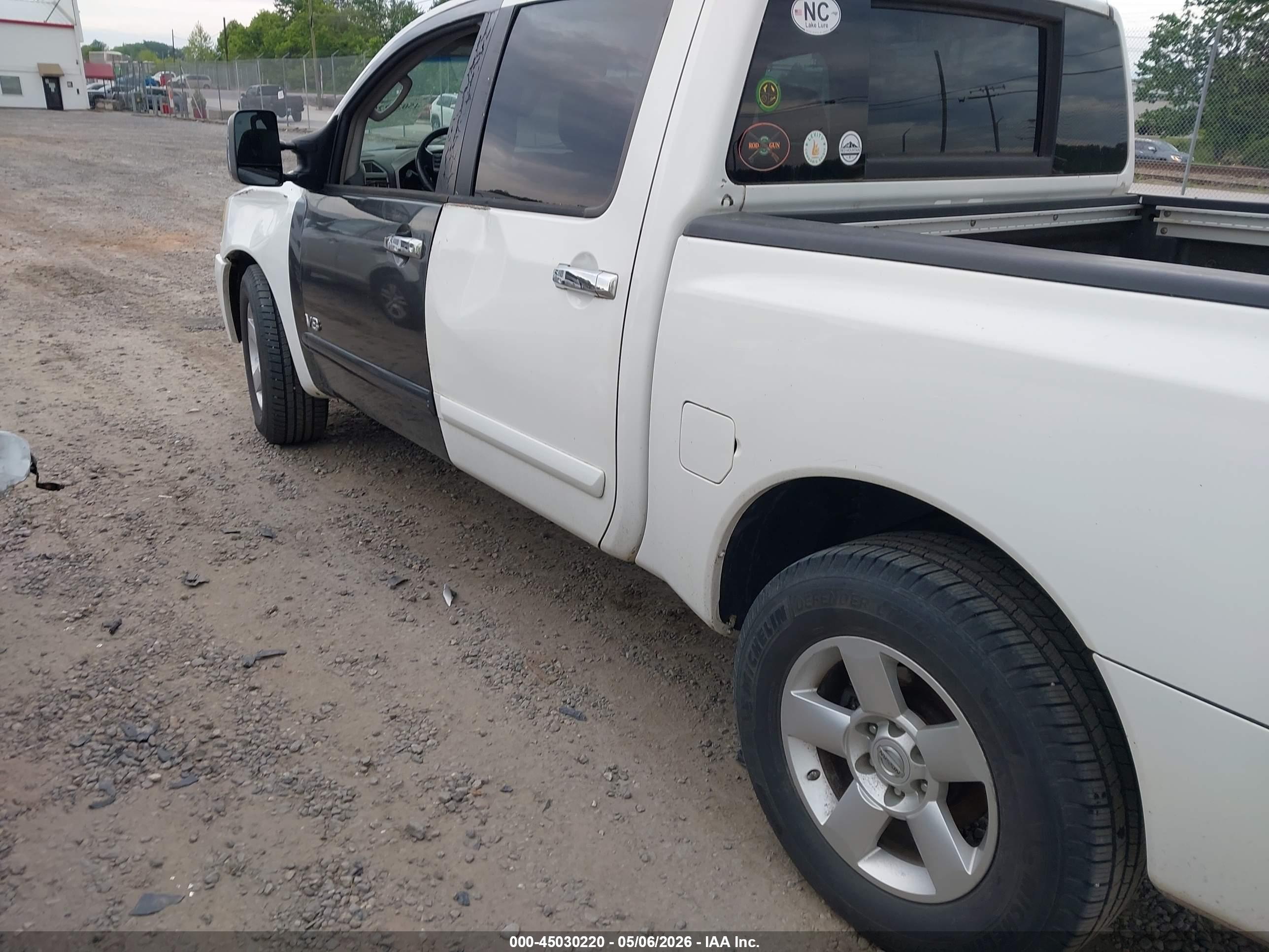 NISSAN TITAN image 6