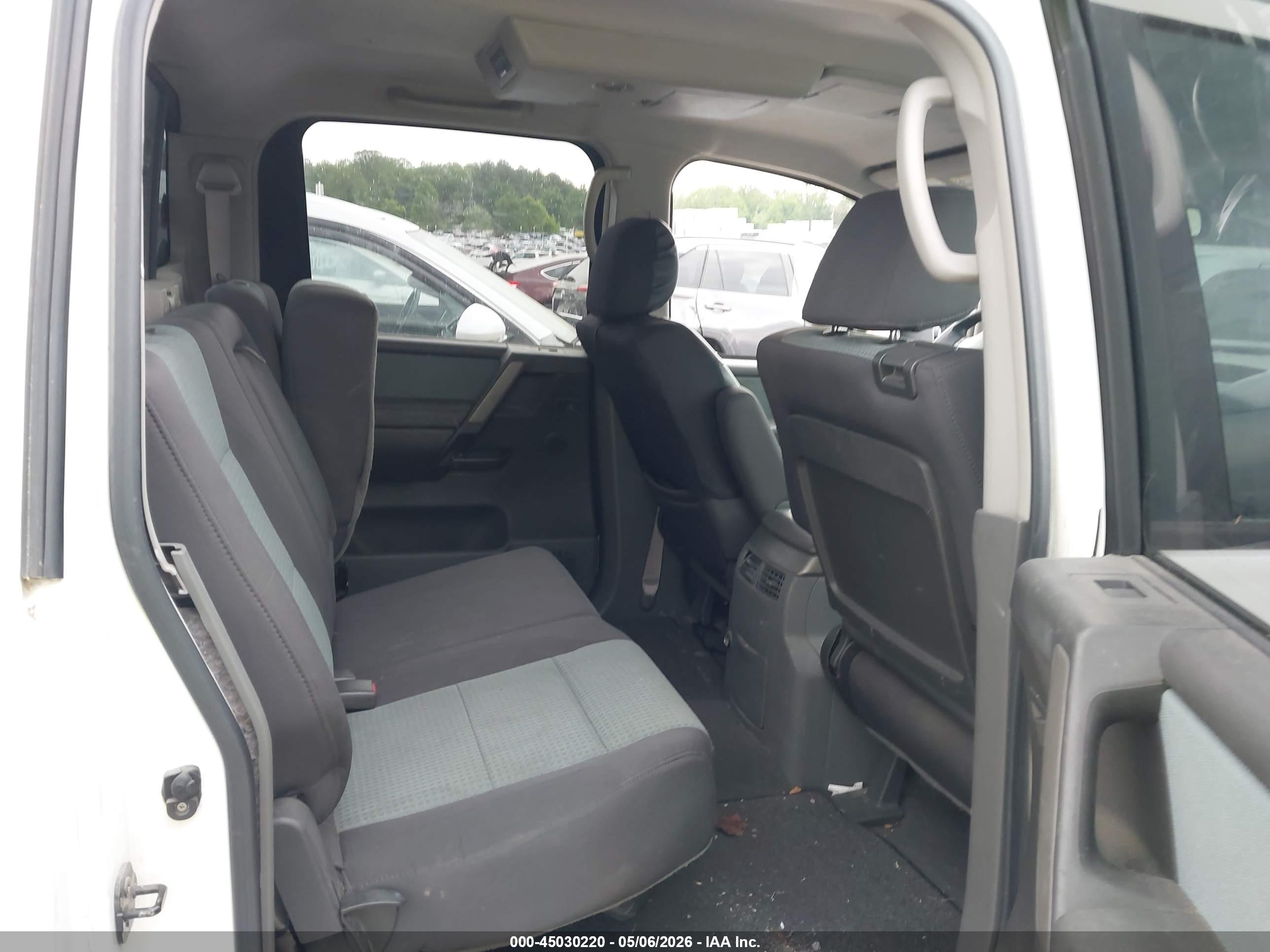 NISSAN TITAN image 8