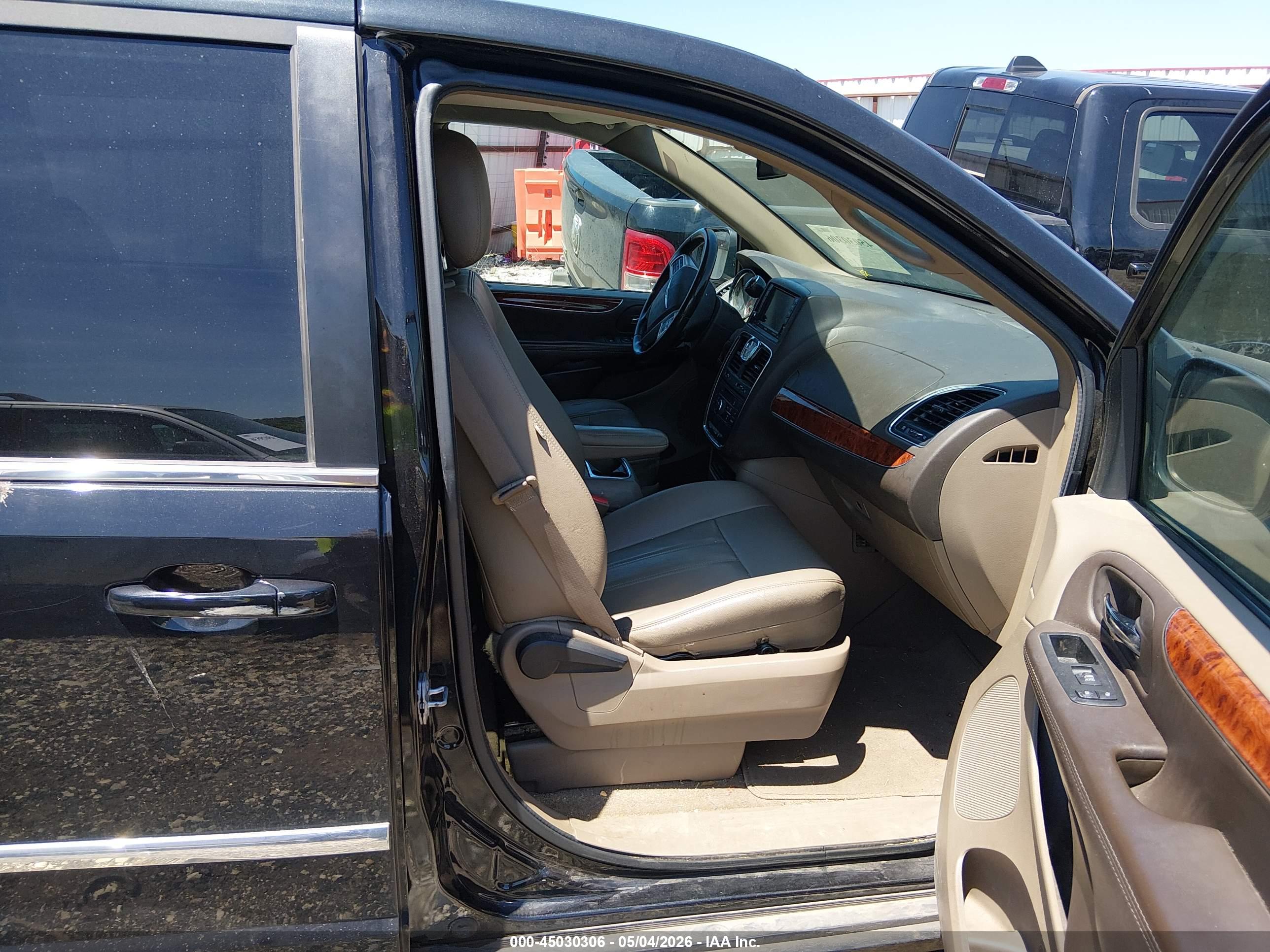 CHRYSLER TOWN image 5