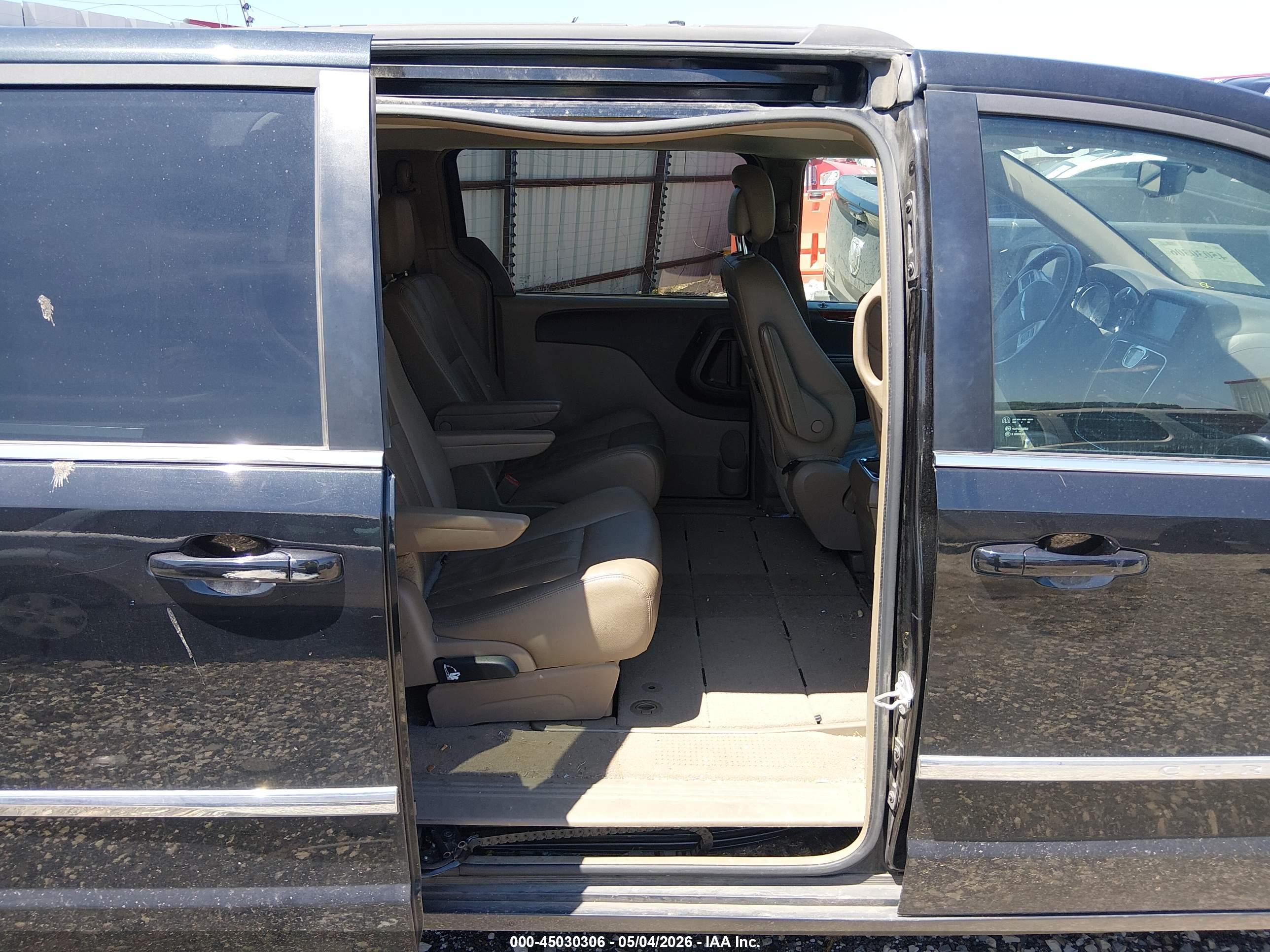 CHRYSLER TOWN image 8