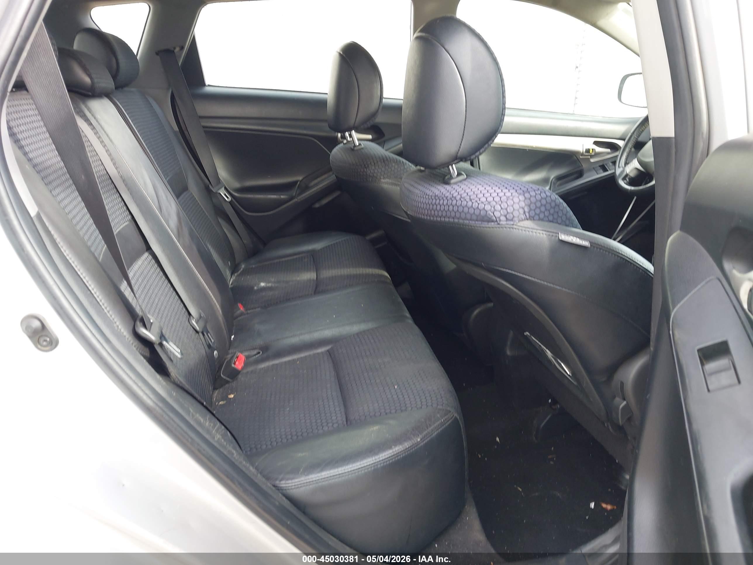 PONTIAC VIBE image 8