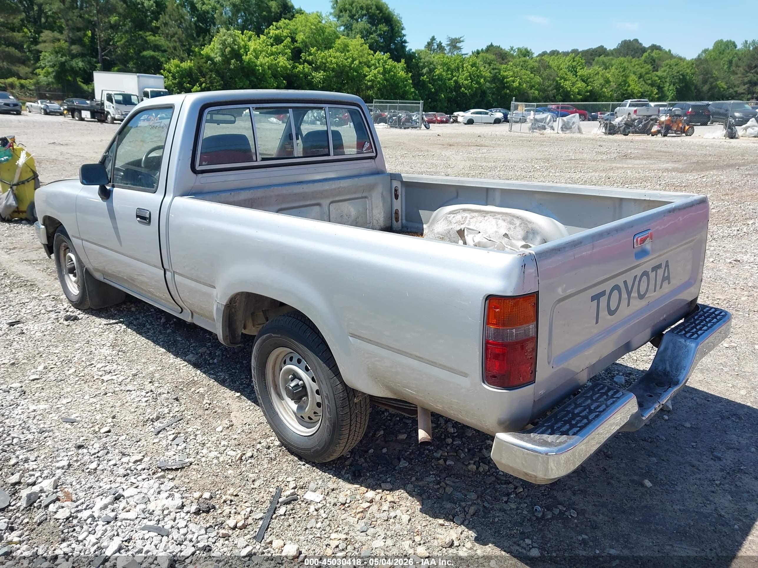 TOYOTA PICKUP image 3
