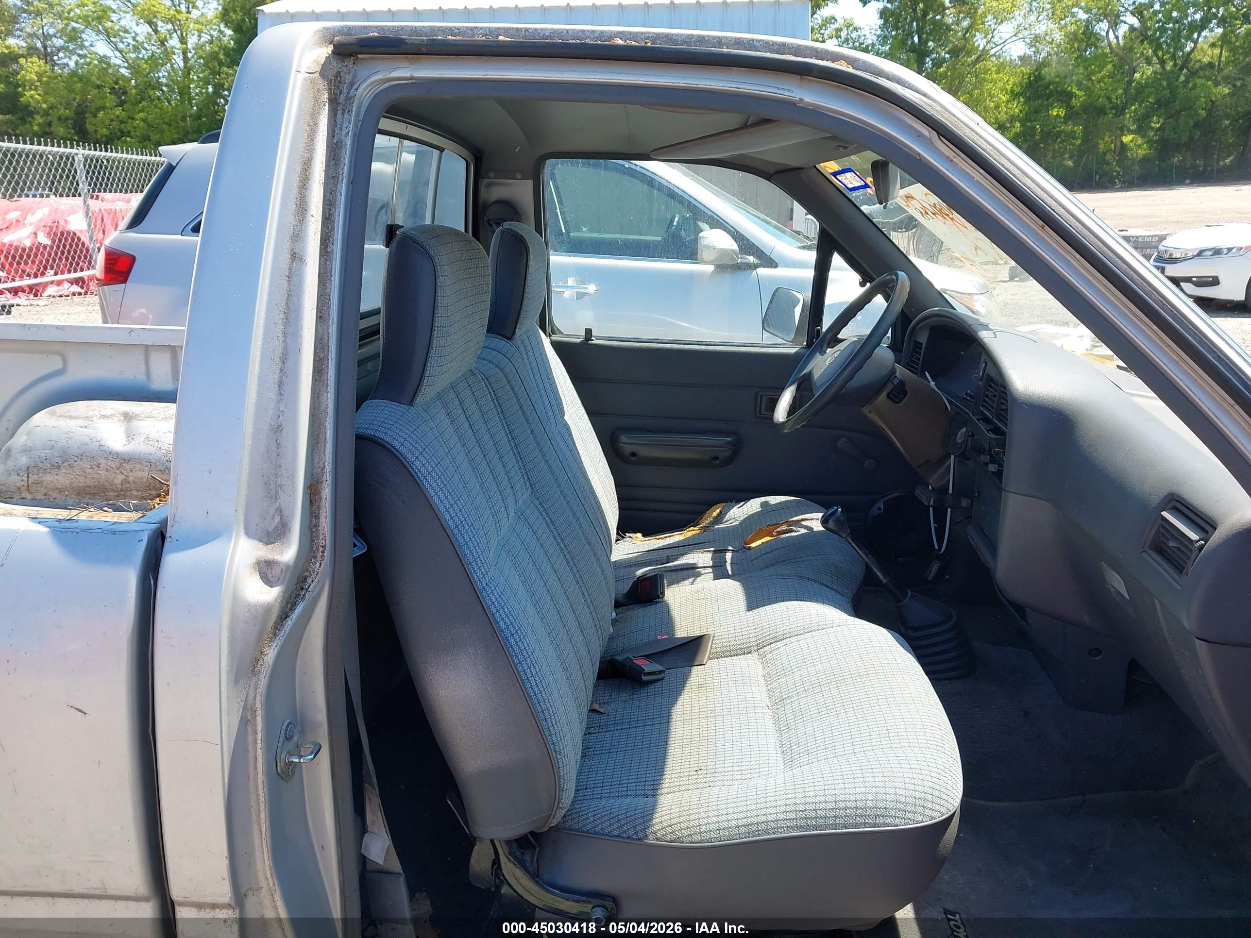 TOYOTA PICKUP image 5