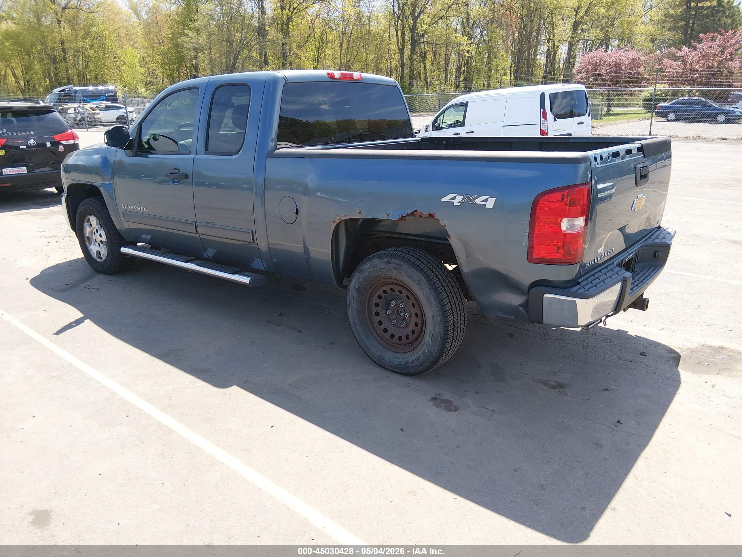 CHEVROLET SILVERADO image 3