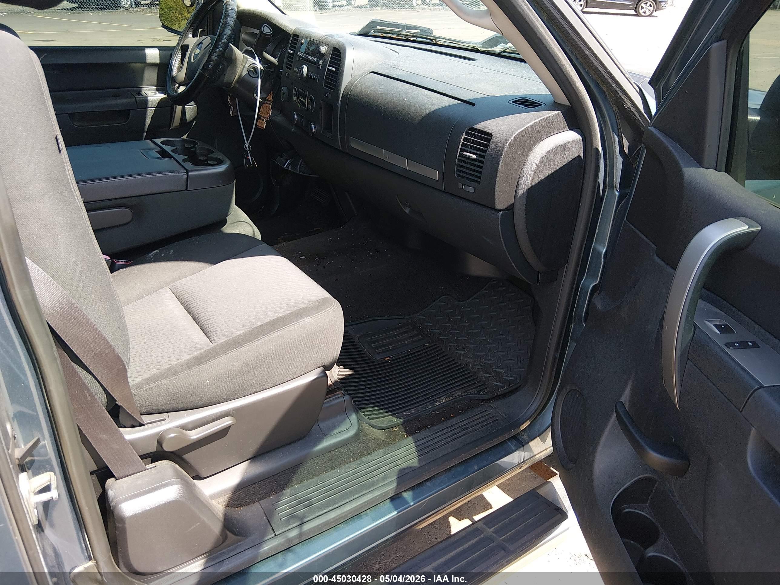 CHEVROLET SILVERADO image 5