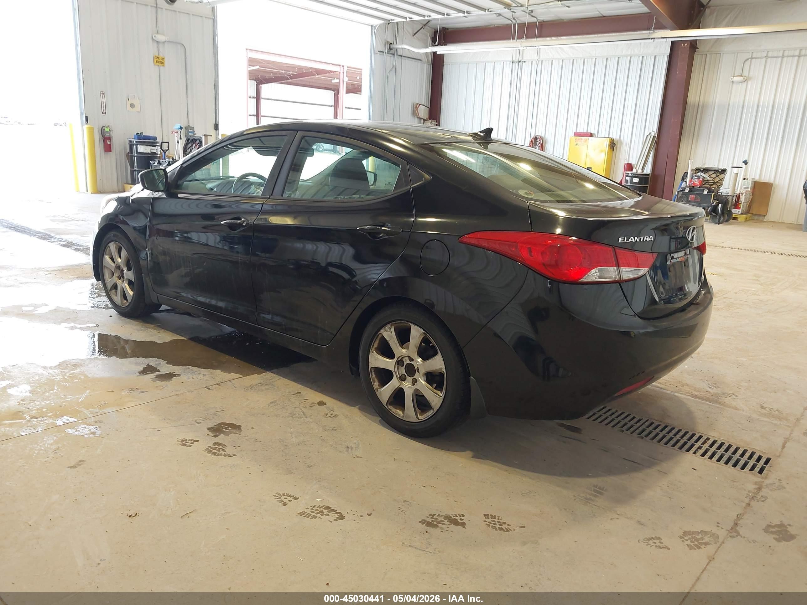 HYUNDAI ELANTRA image 3