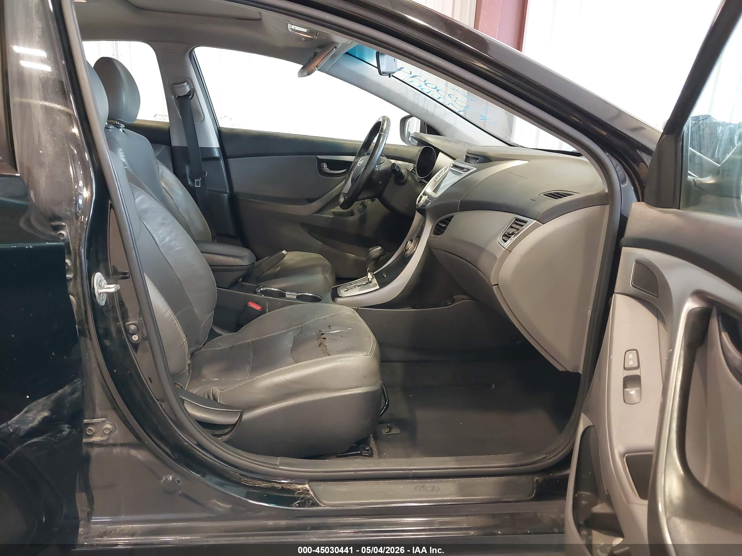 HYUNDAI ELANTRA image 5