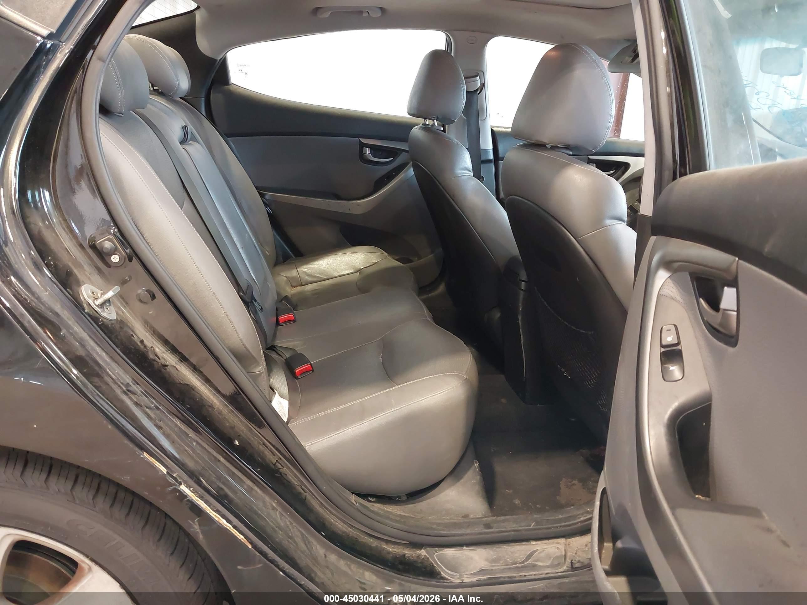 HYUNDAI ELANTRA image 8