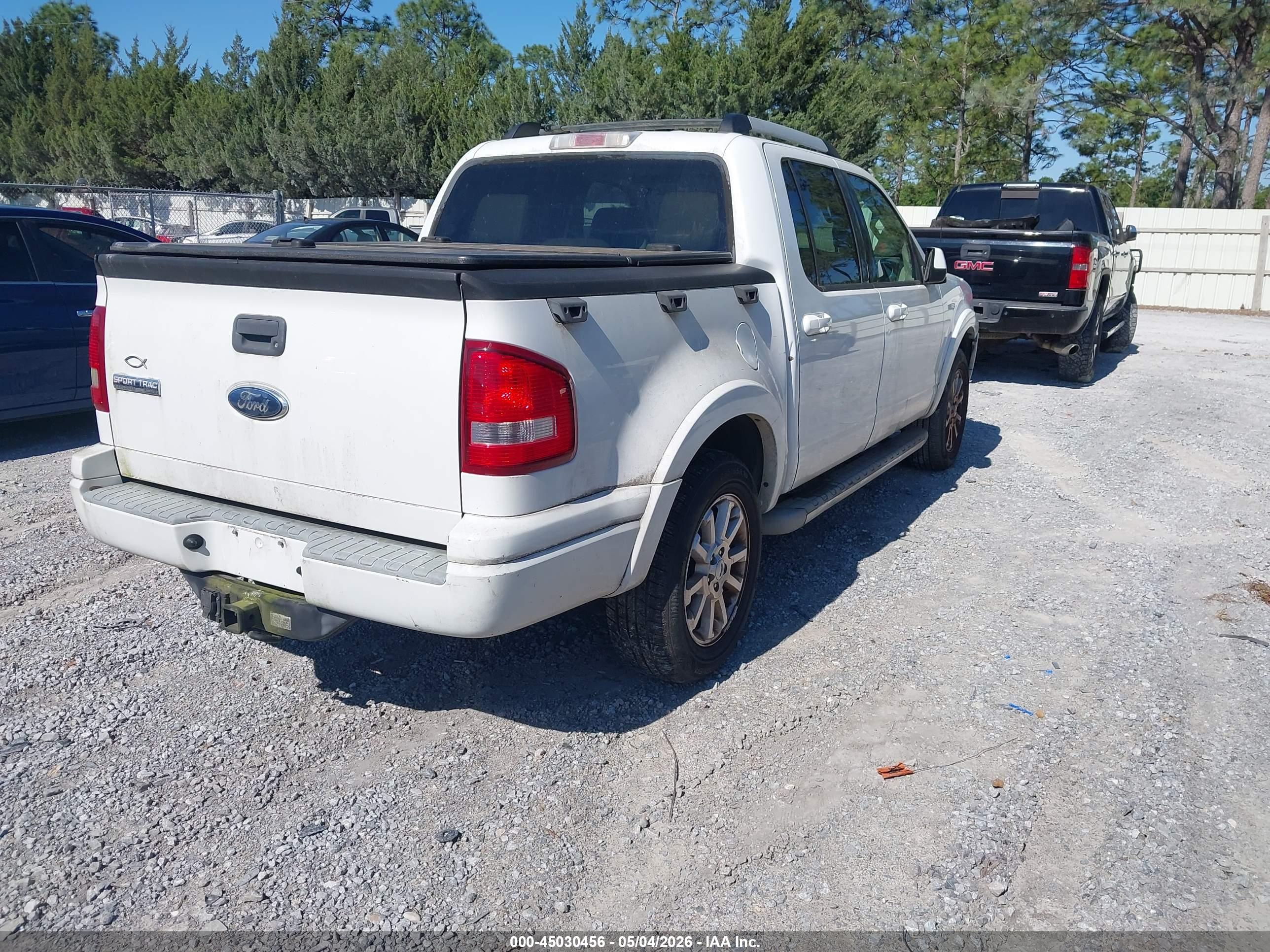 FORD EXPLORER image 4