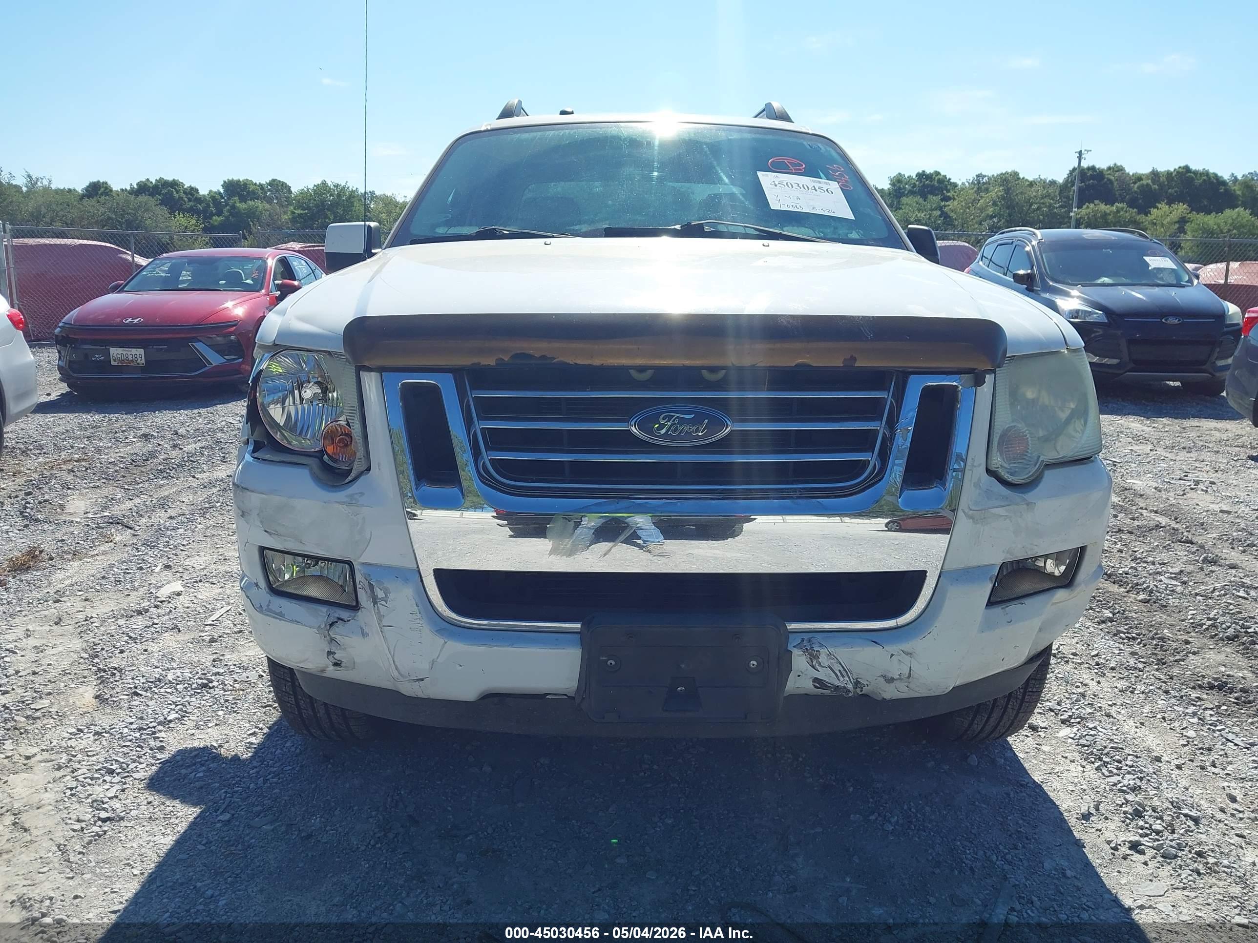 FORD EXPLORER image 6