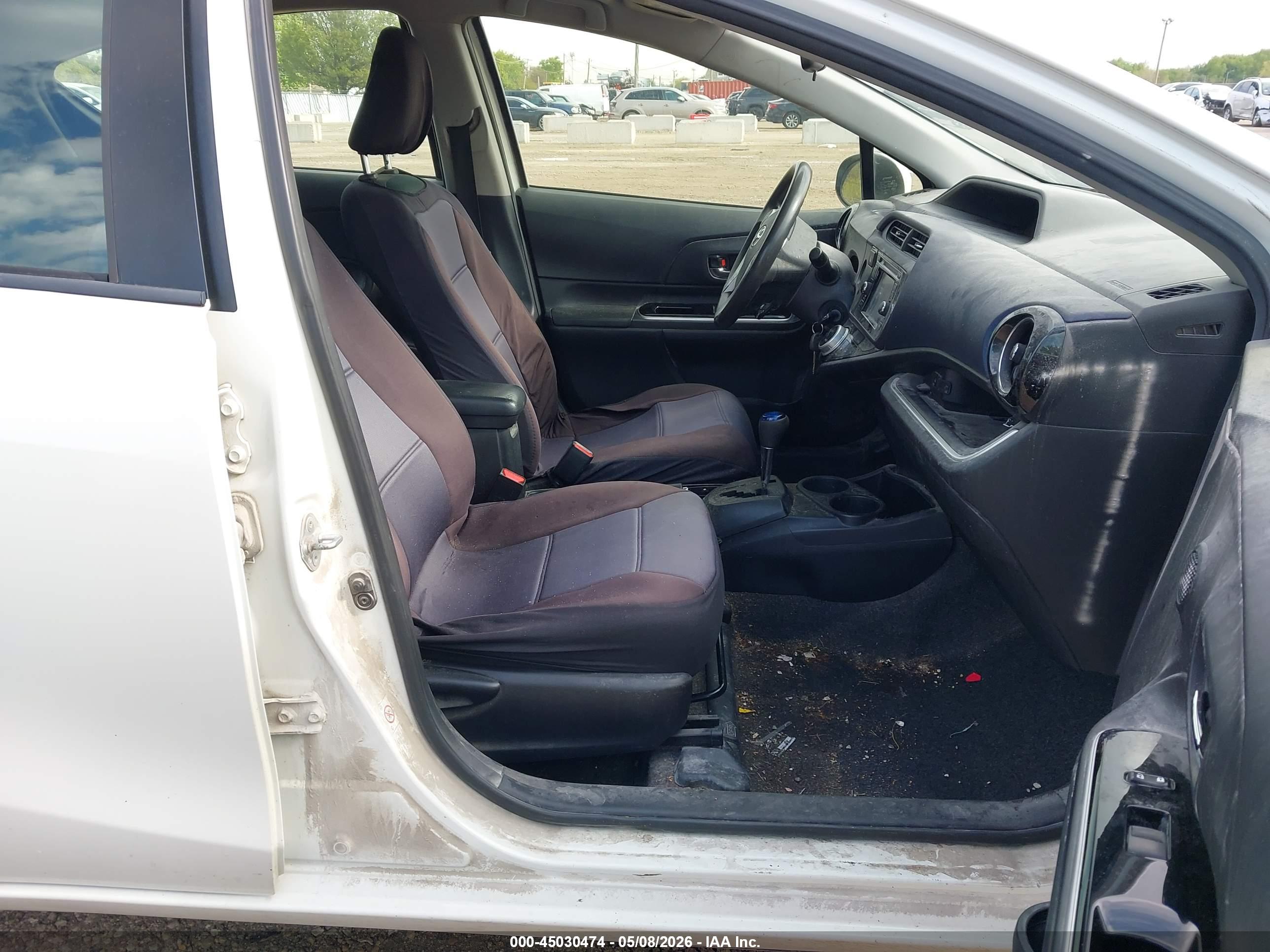 TOYOTA PRIUS image 5