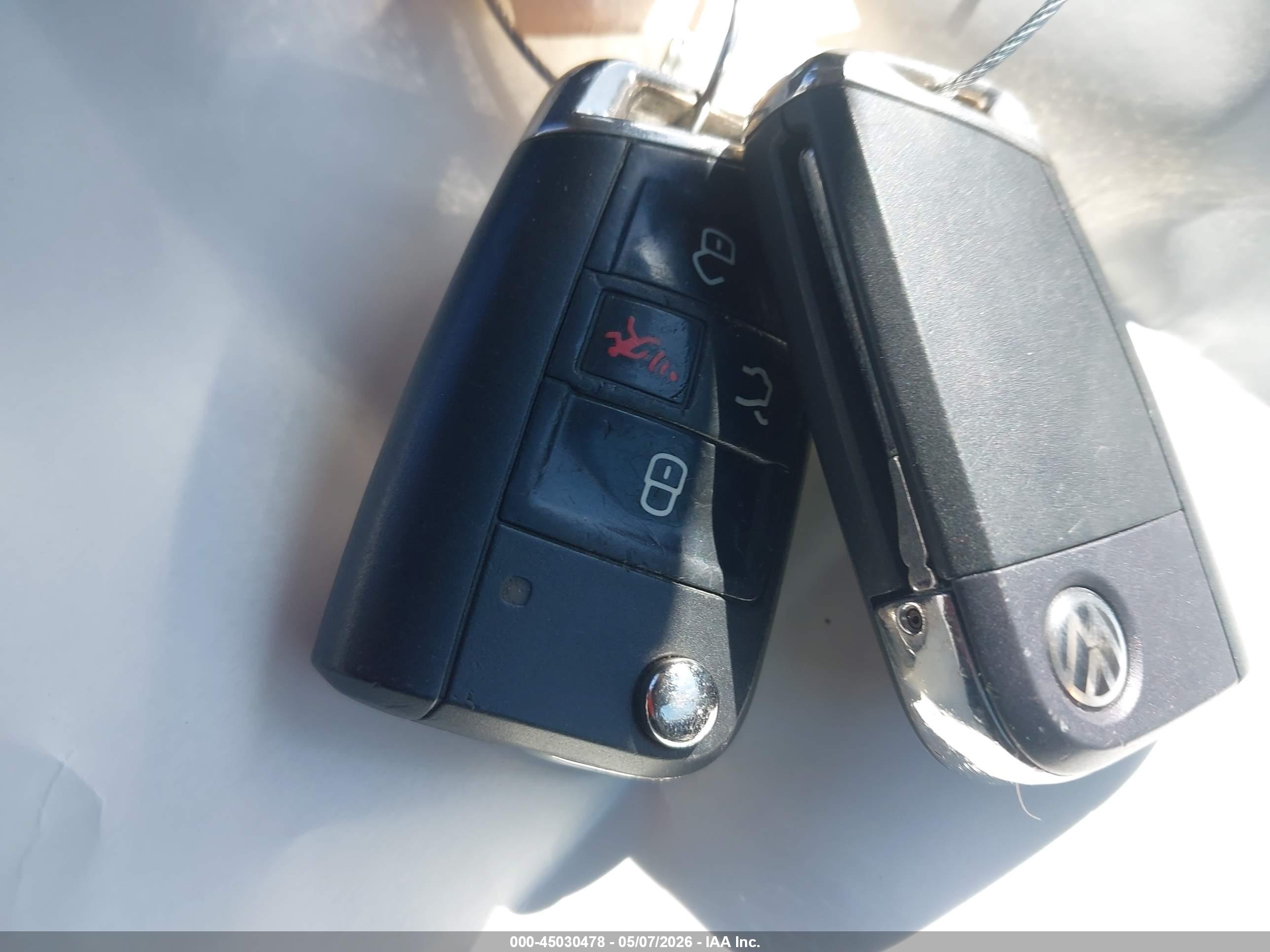 VOLKSWAGEN E-GOLF image 11