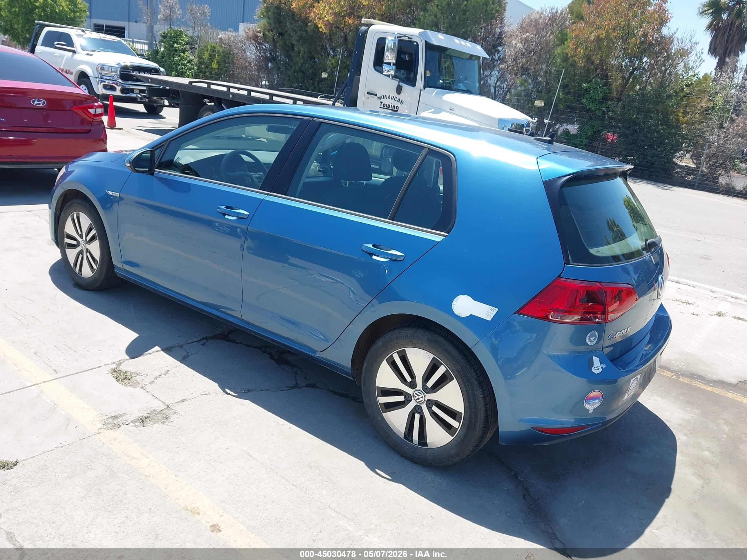 VOLKSWAGEN E-GOLF image 3