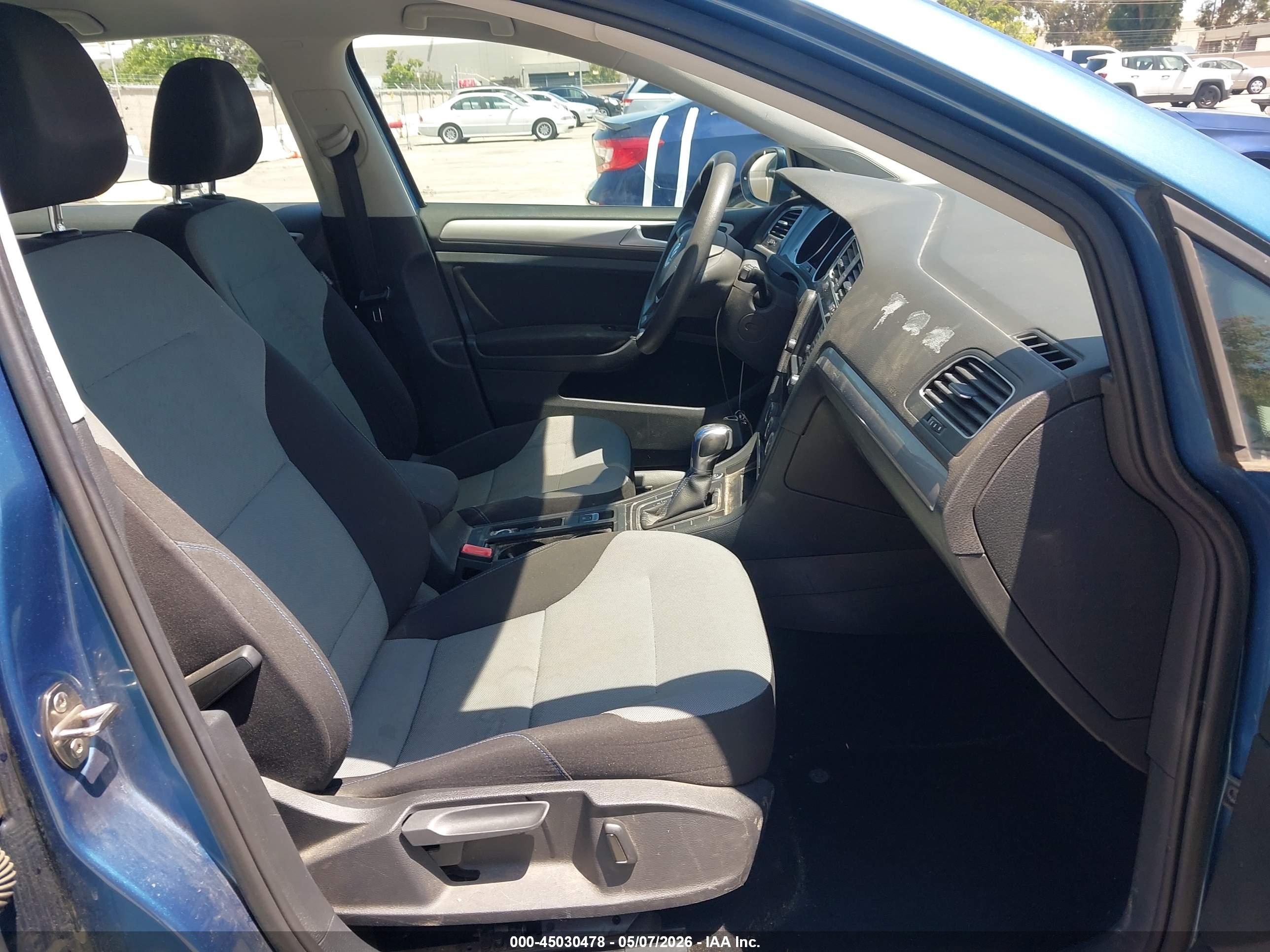 VOLKSWAGEN E-GOLF image 5