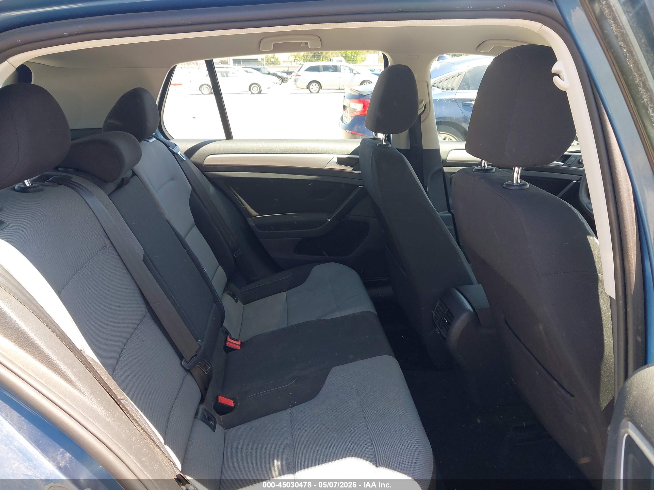 VOLKSWAGEN E-GOLF image 8