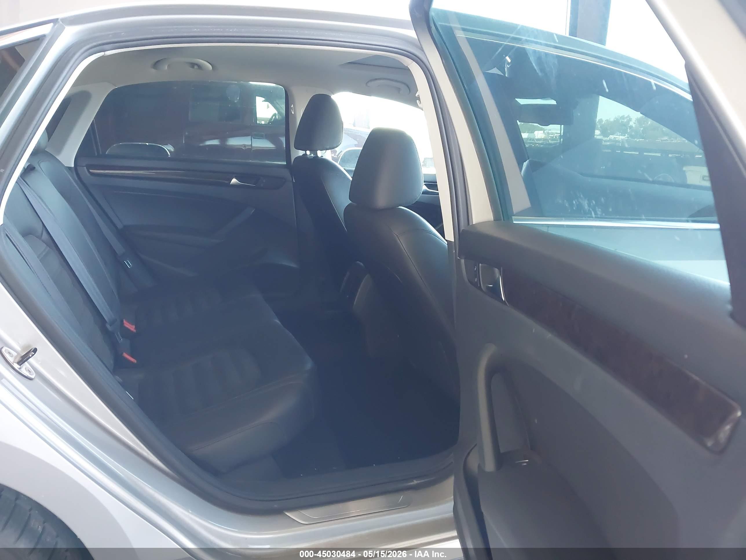 VOLKSWAGEN PASSAT image 8