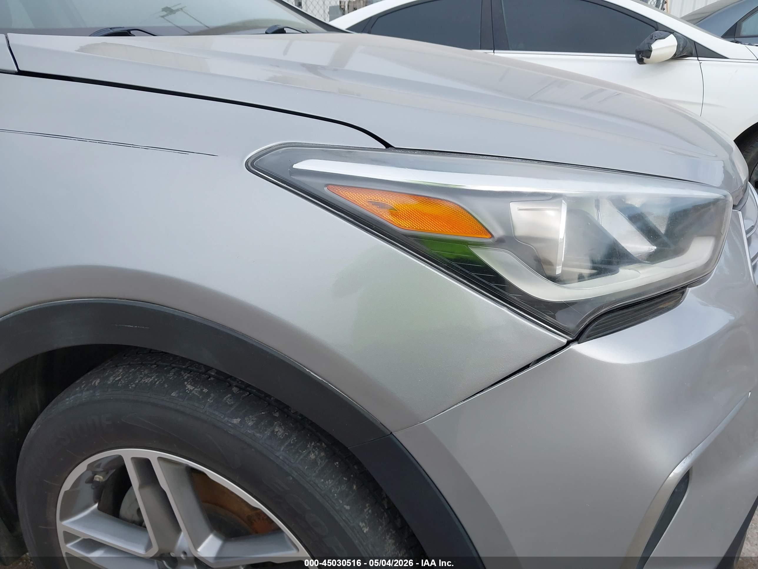 HYUNDAI SANTA image 6