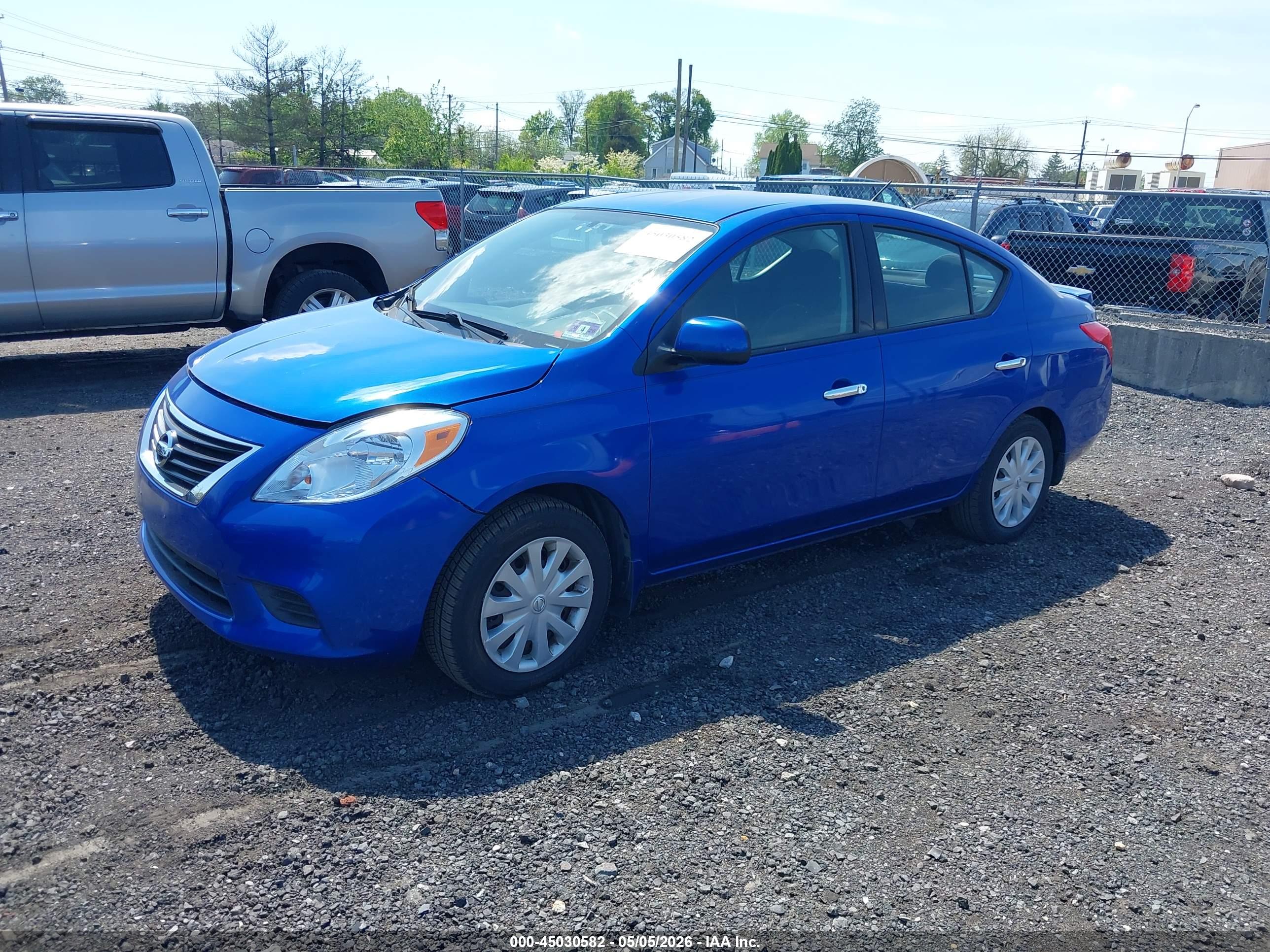 NISSAN VERSA image 2