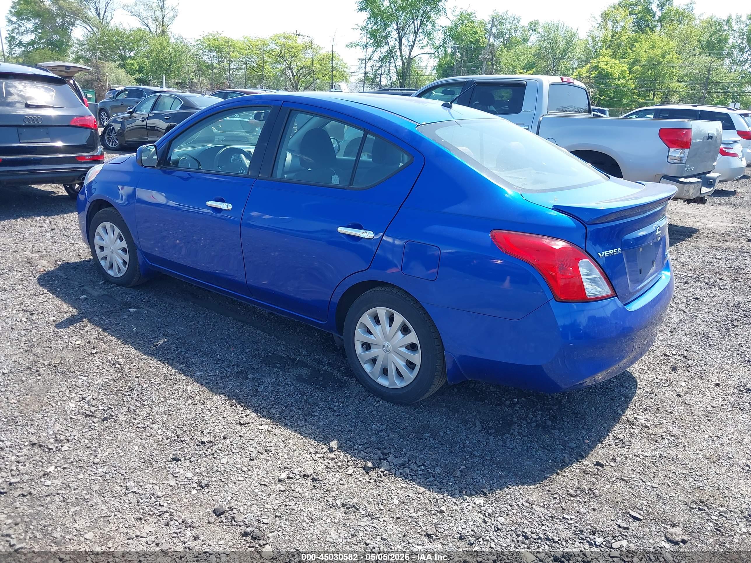 NISSAN VERSA image 3