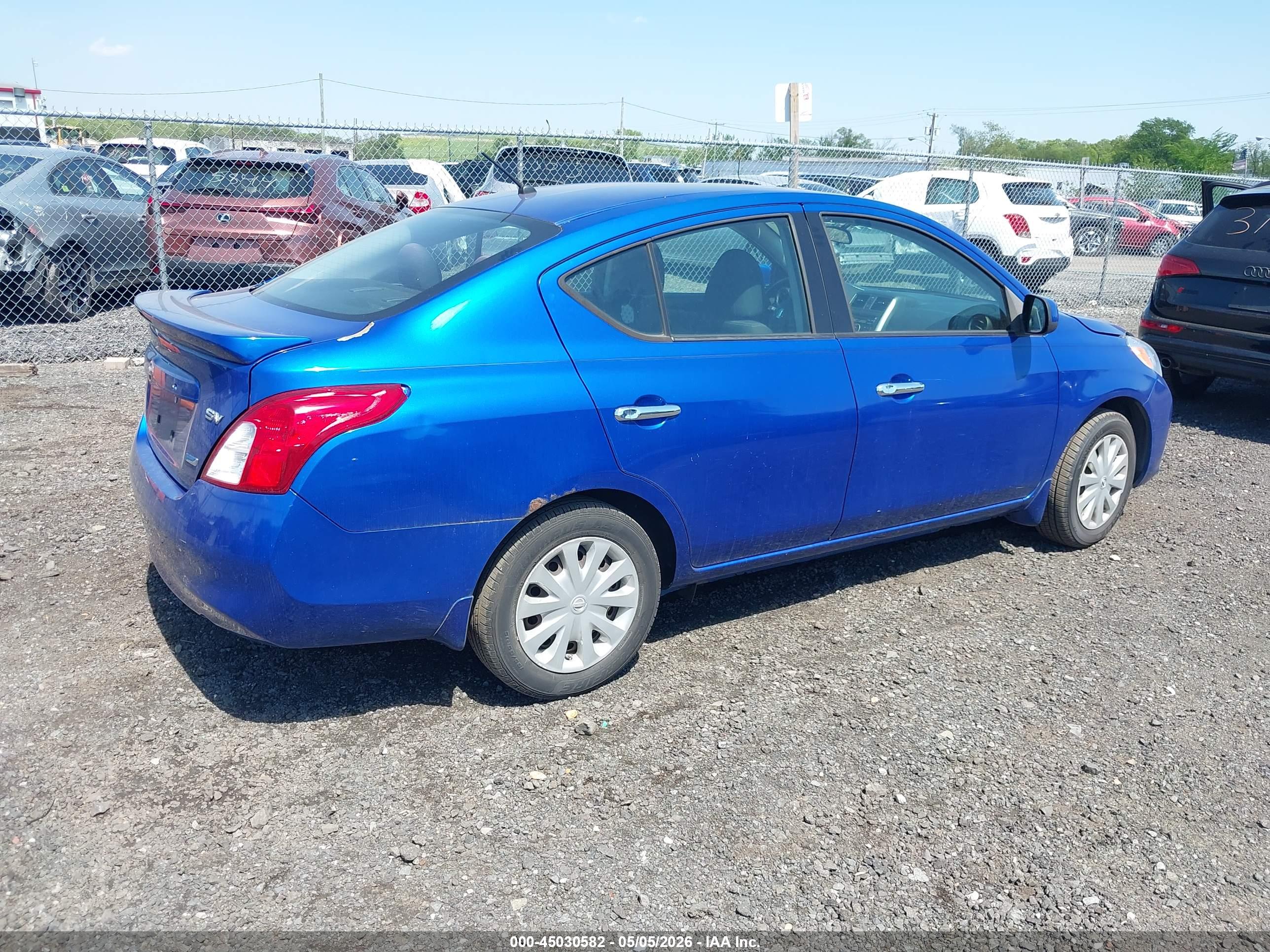 NISSAN VERSA image 4