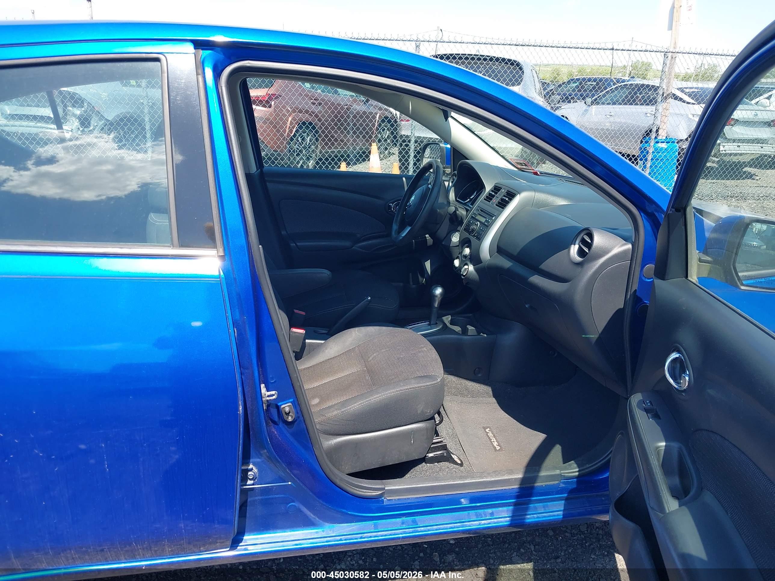 NISSAN VERSA image 5