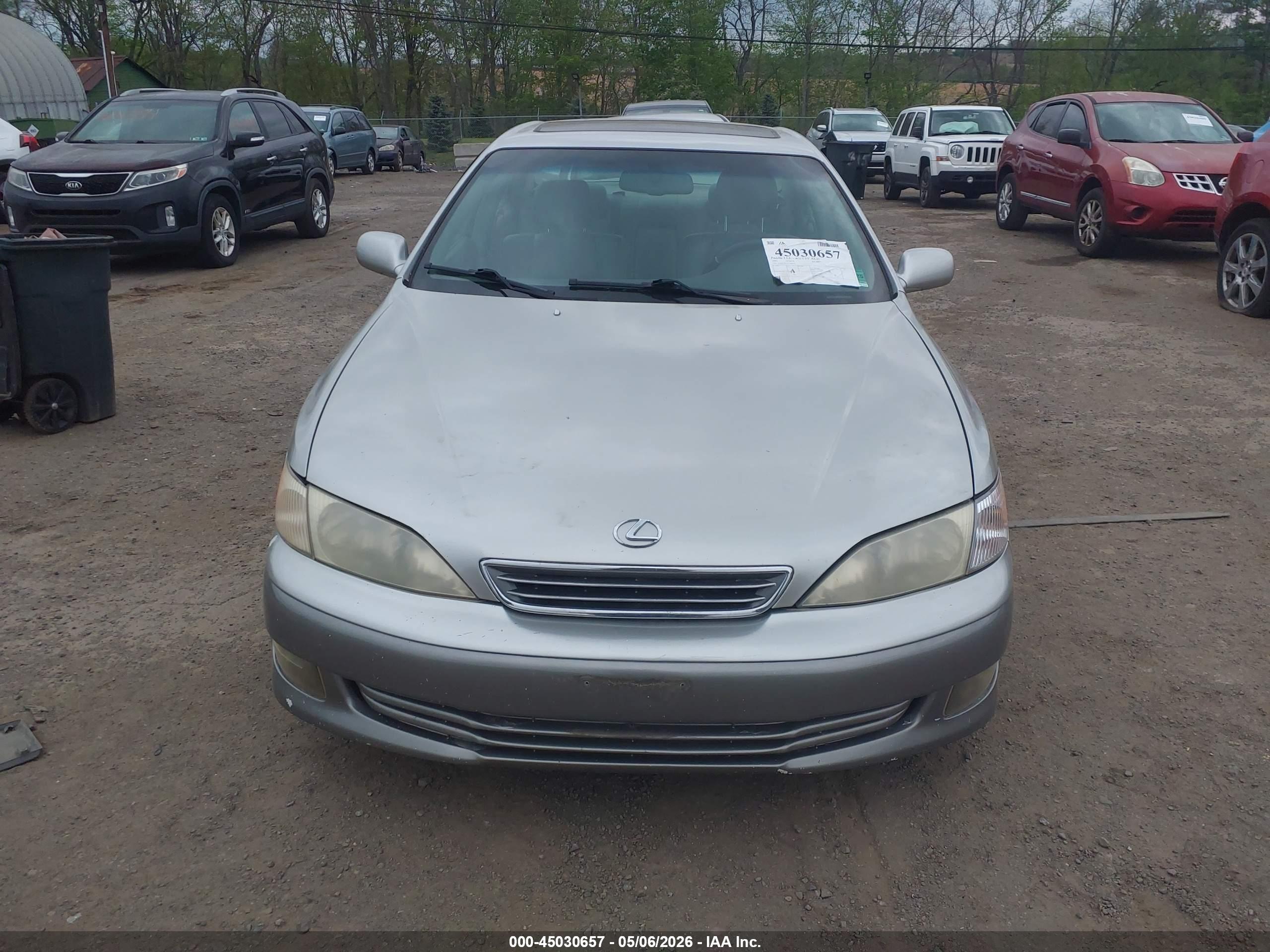 LEXUS ES image 6
