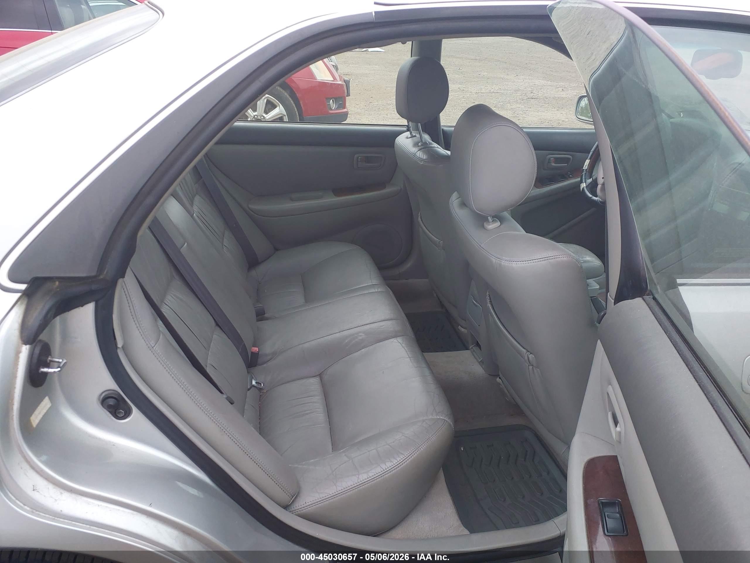 LEXUS ES image 8