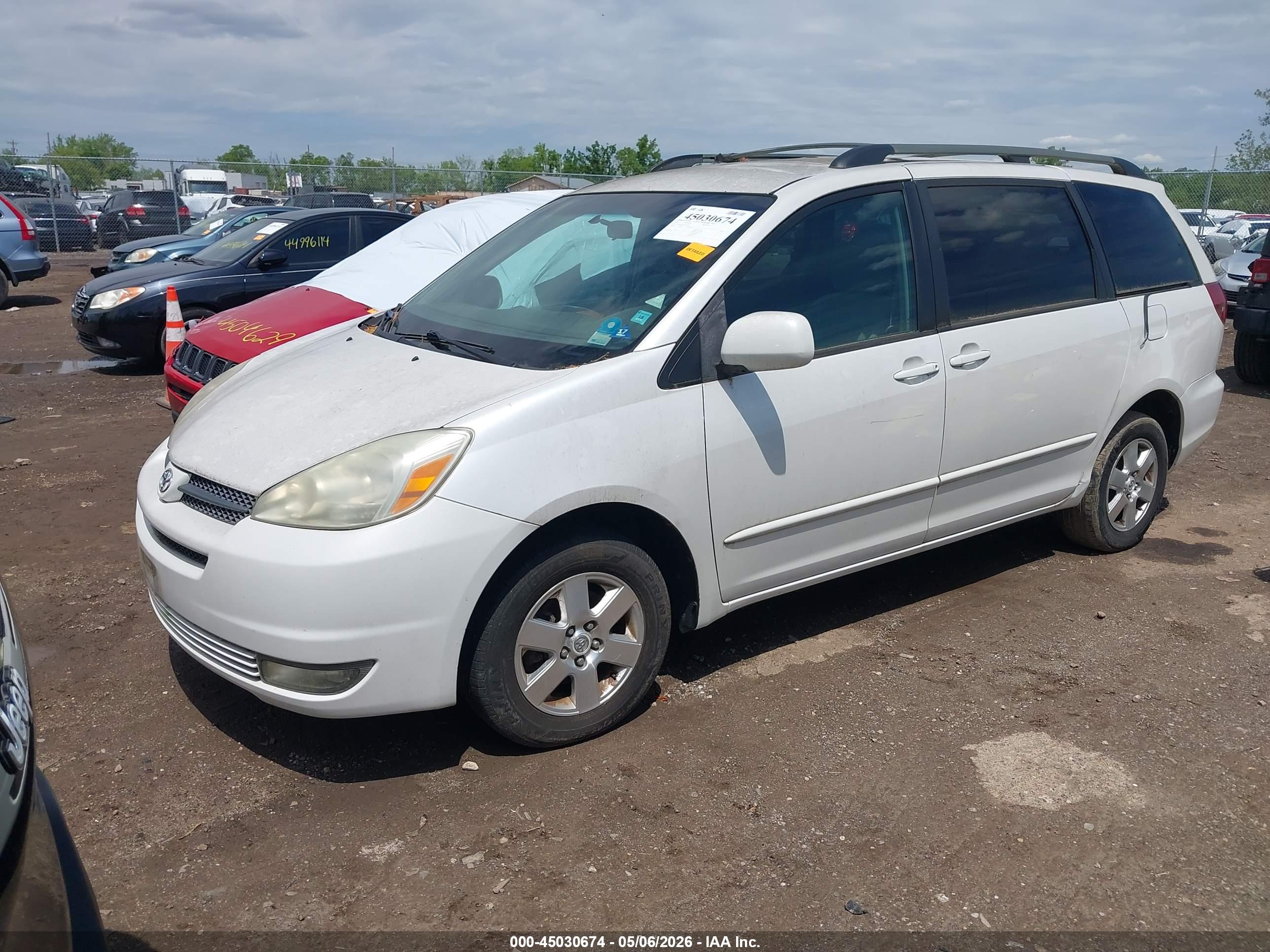 TOYOTA SIENNA image 2