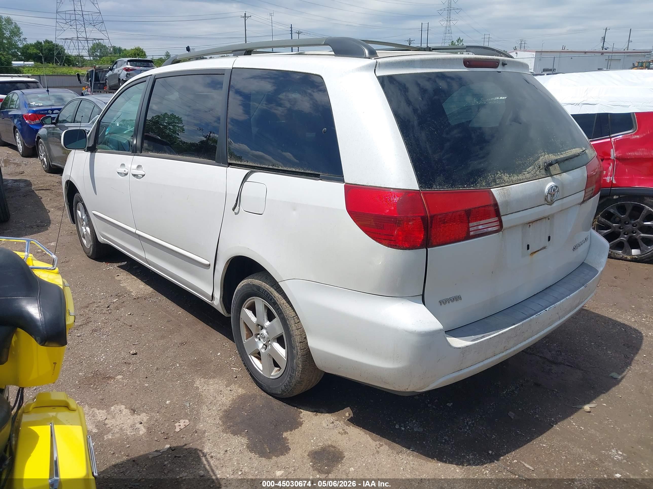 TOYOTA SIENNA image 3