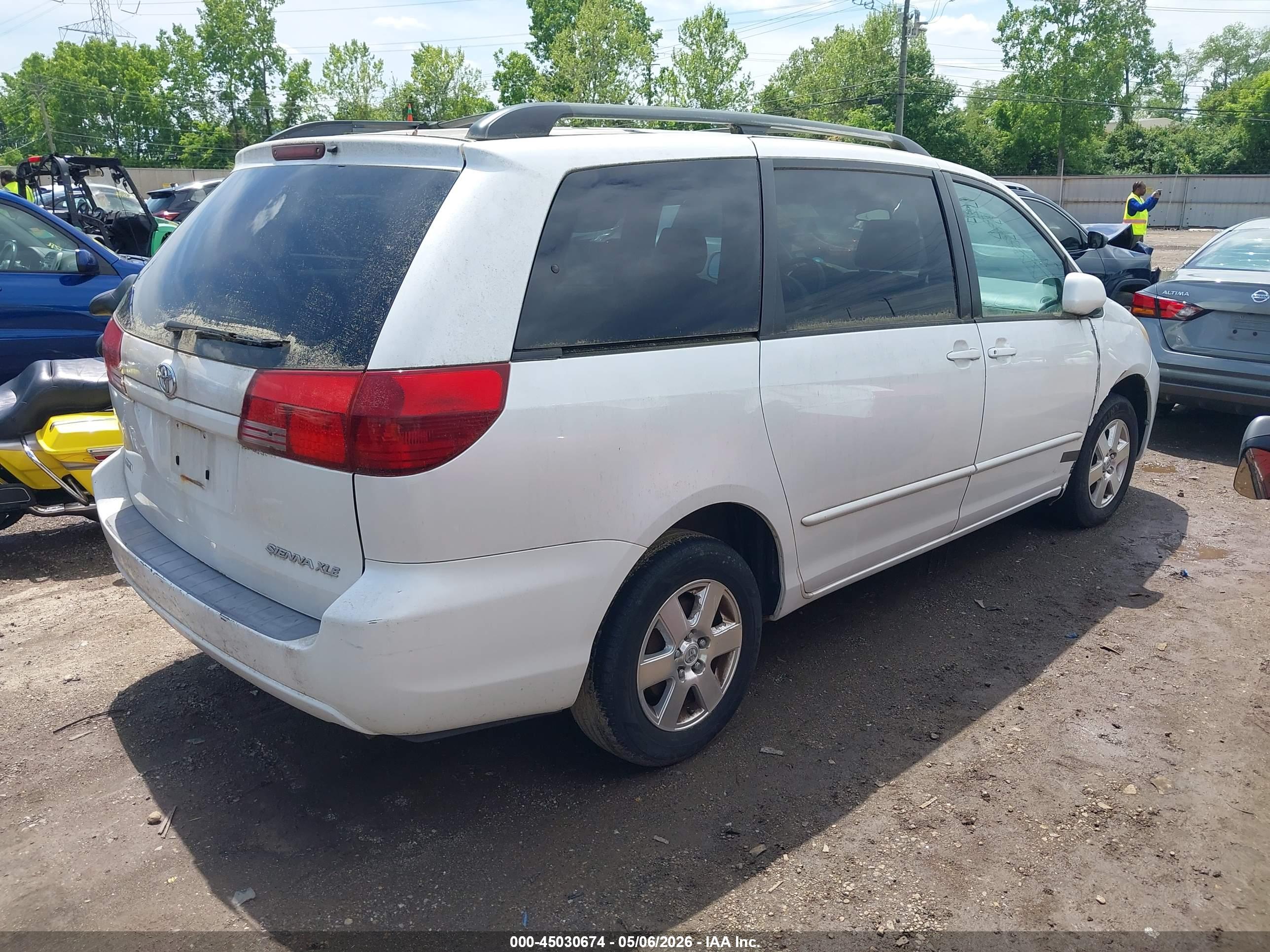 TOYOTA SIENNA image 4