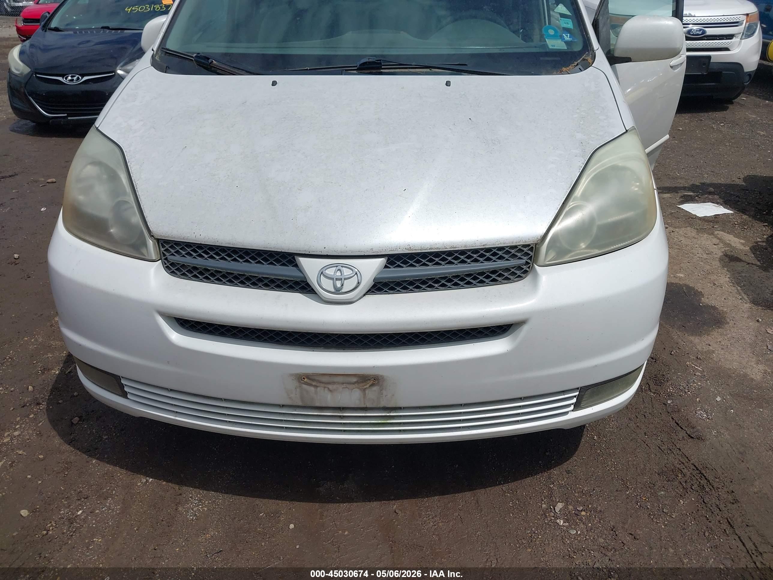 TOYOTA SIENNA image 6