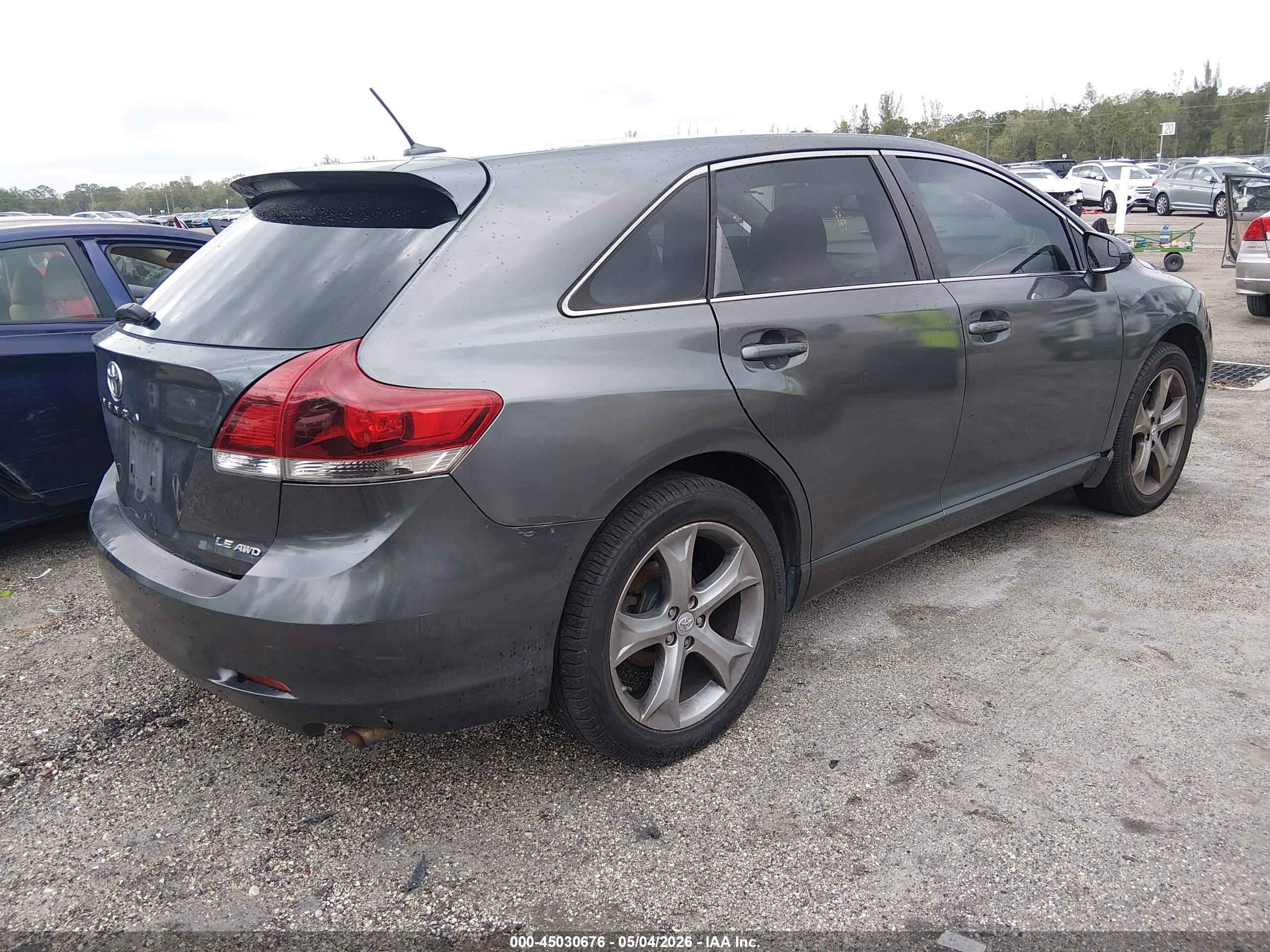 TOYOTA VENZA image 4