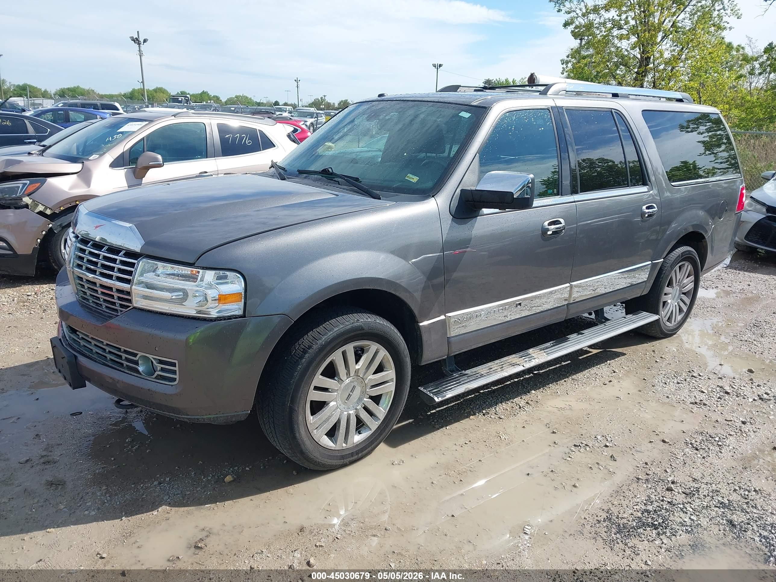 LINCOLN NAVIGATOR image 2