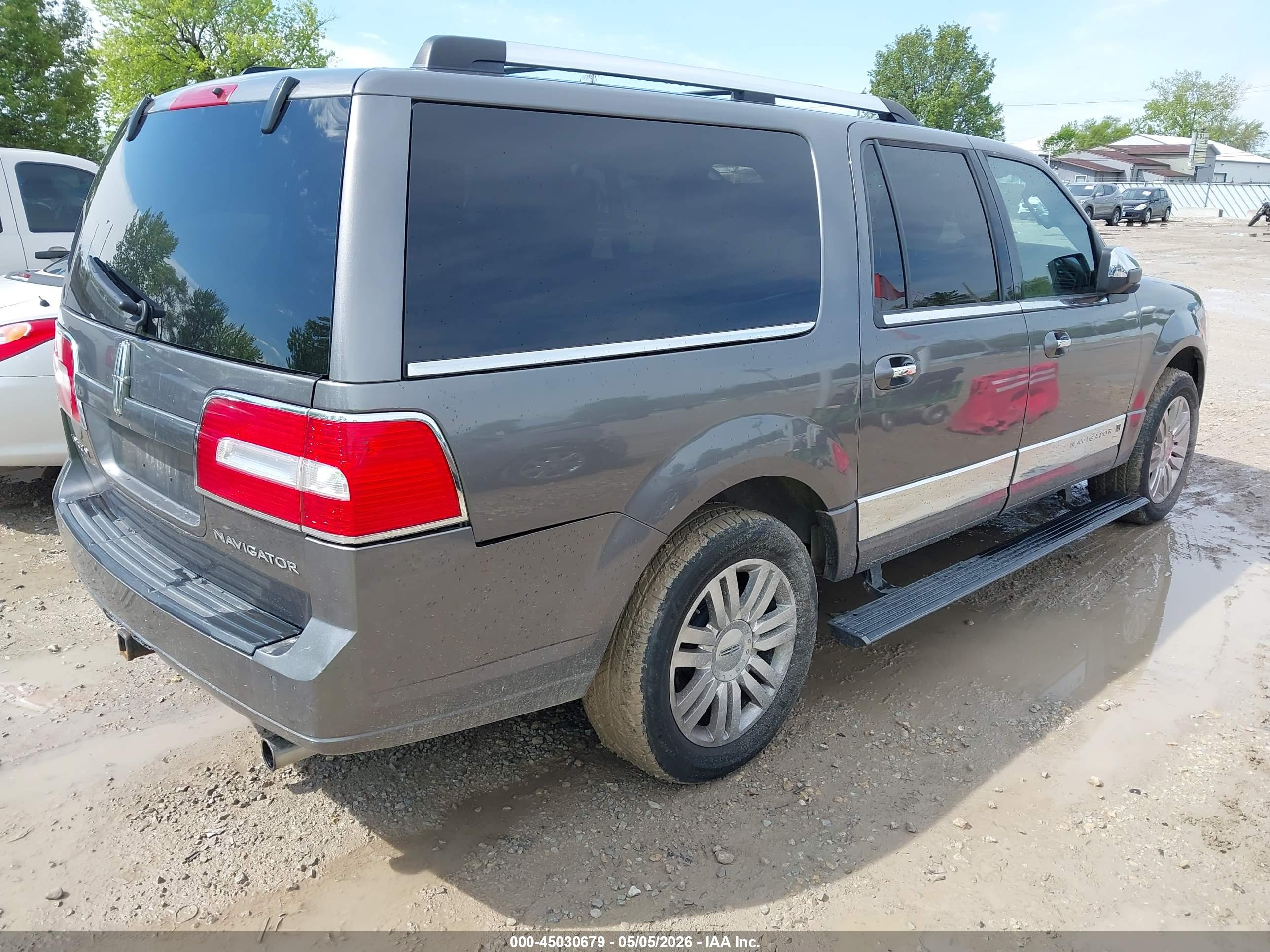 LINCOLN NAVIGATOR image 4