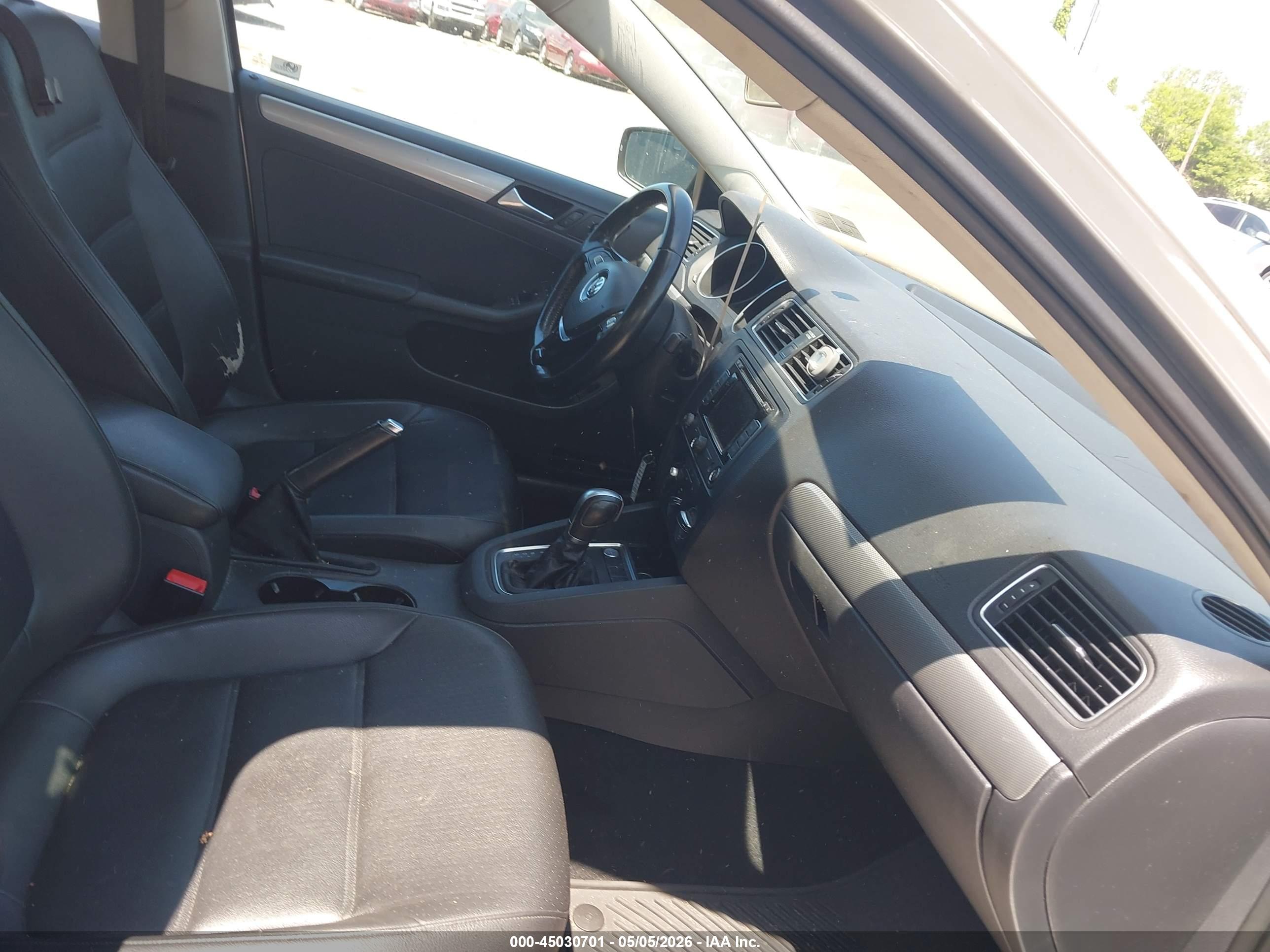 VOLKSWAGEN JETTA image 5