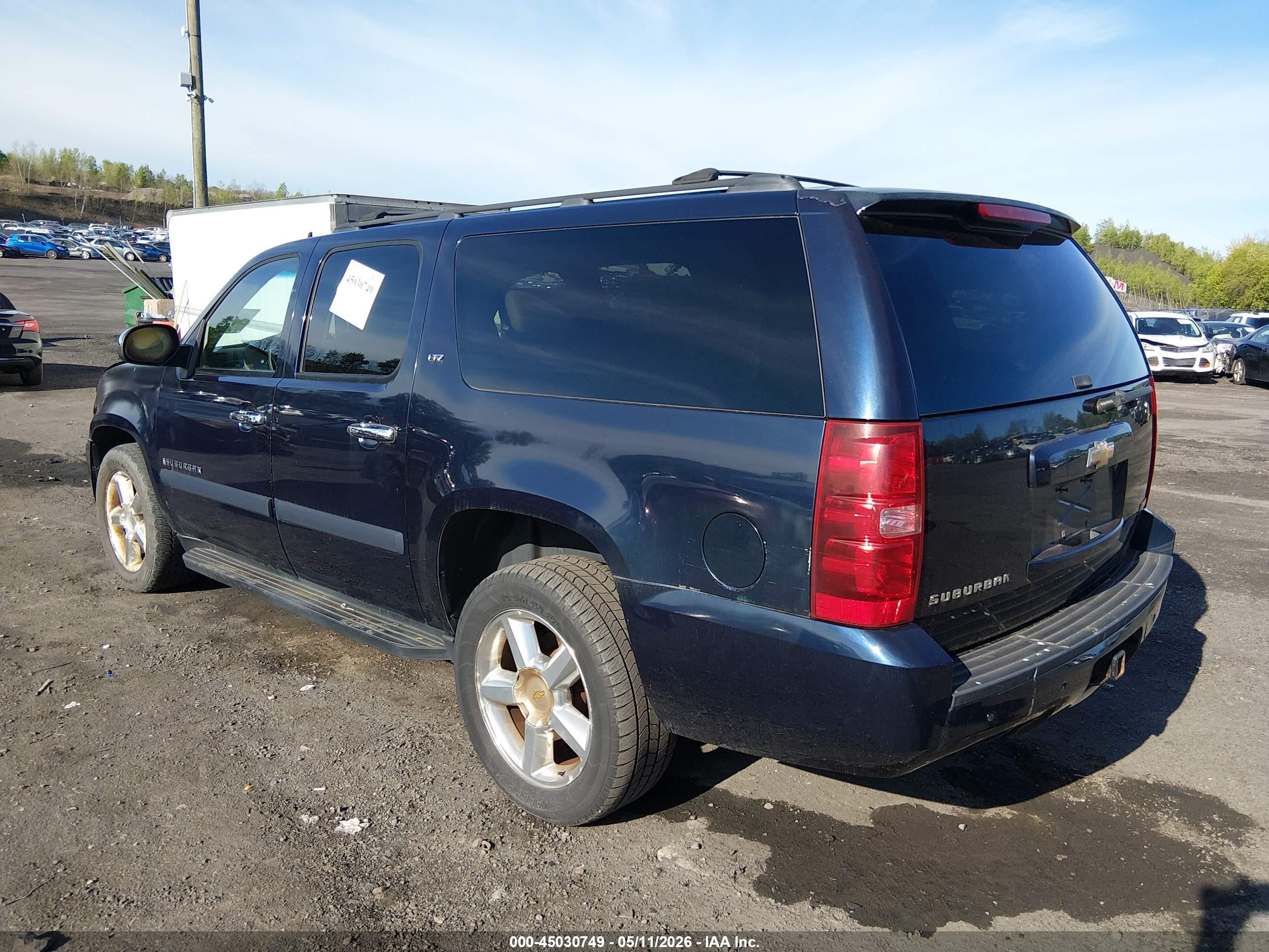 CHEVROLET SUBURBAN image 3
