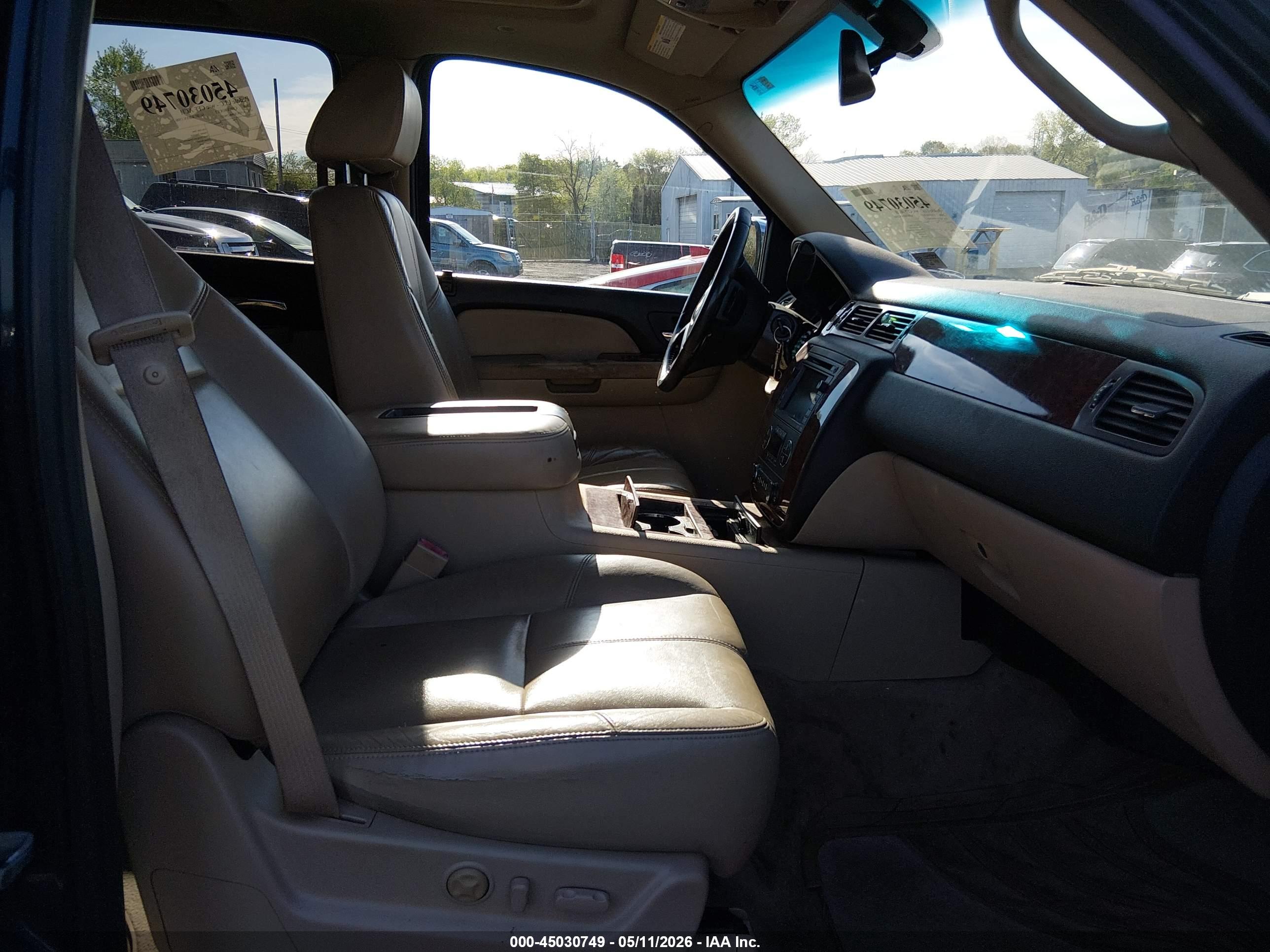 CHEVROLET SUBURBAN image 5