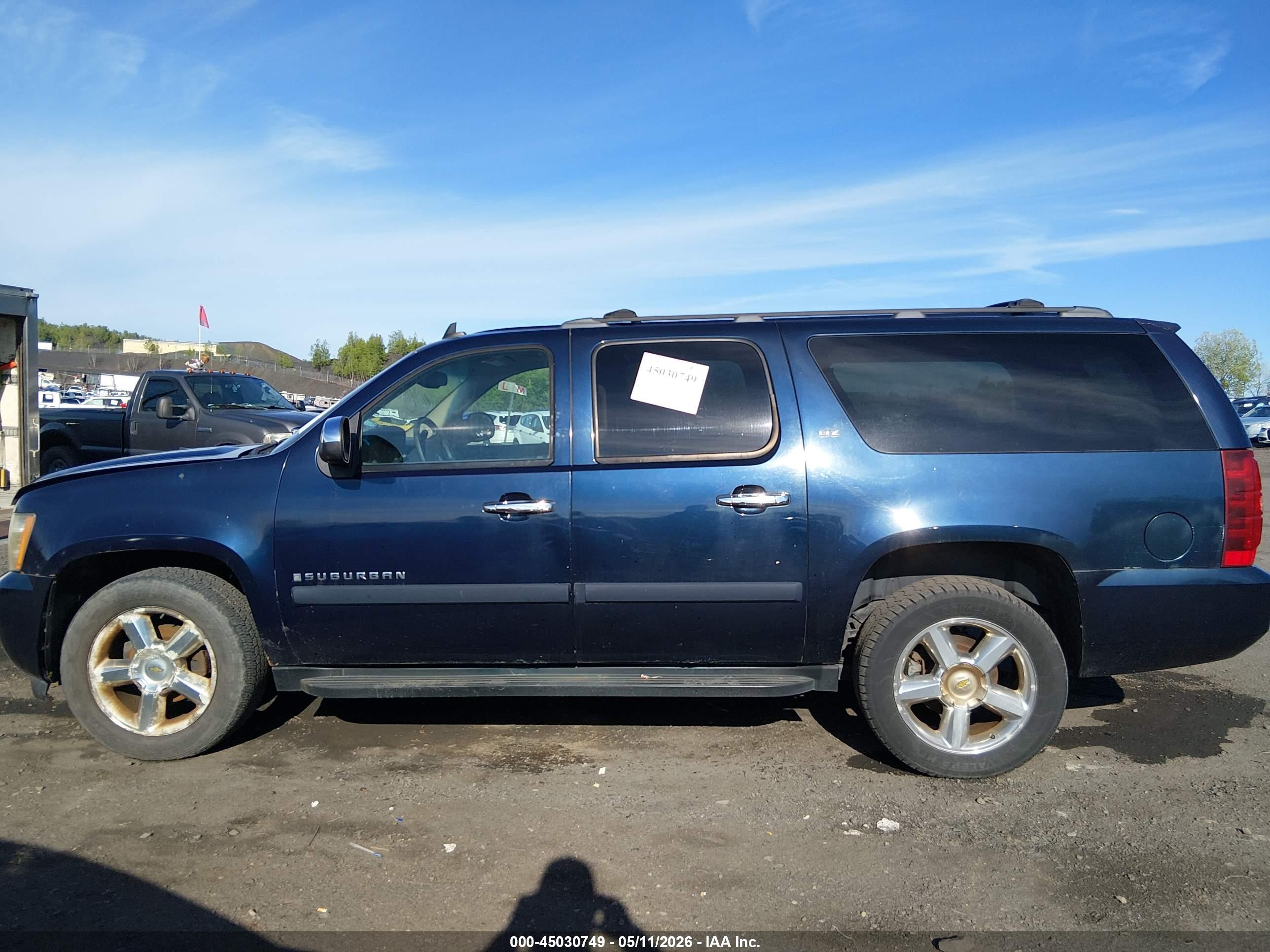 CHEVROLET SUBURBAN image 6
