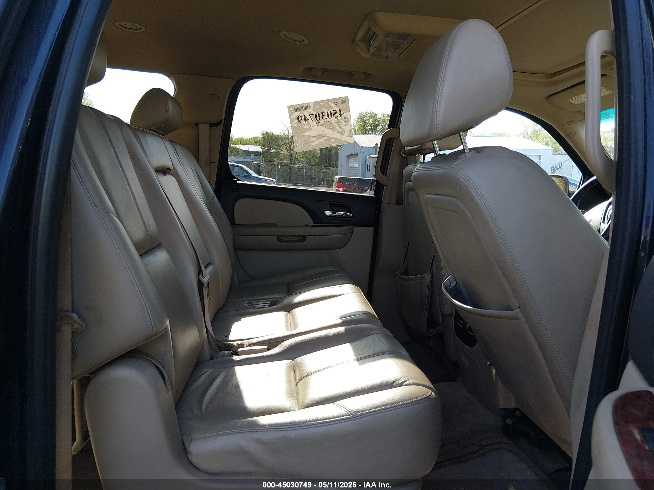 CHEVROLET SUBURBAN image 8