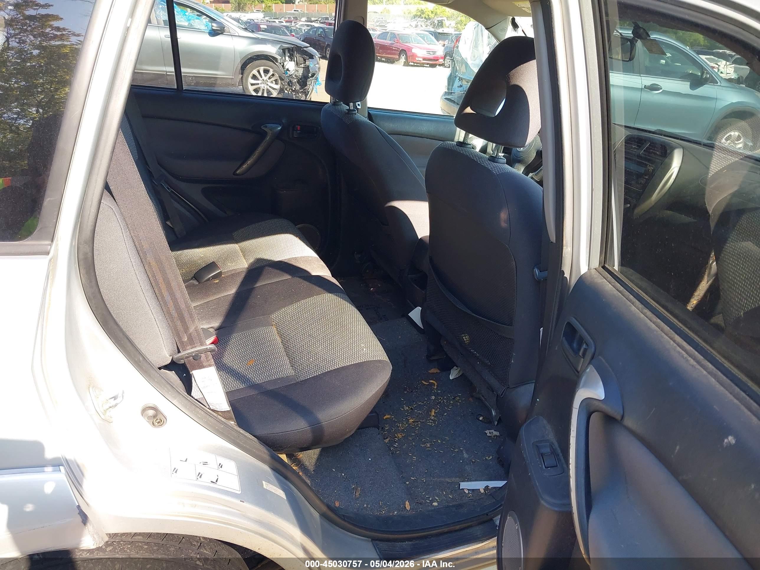 TOYOTA RAV4 image 8