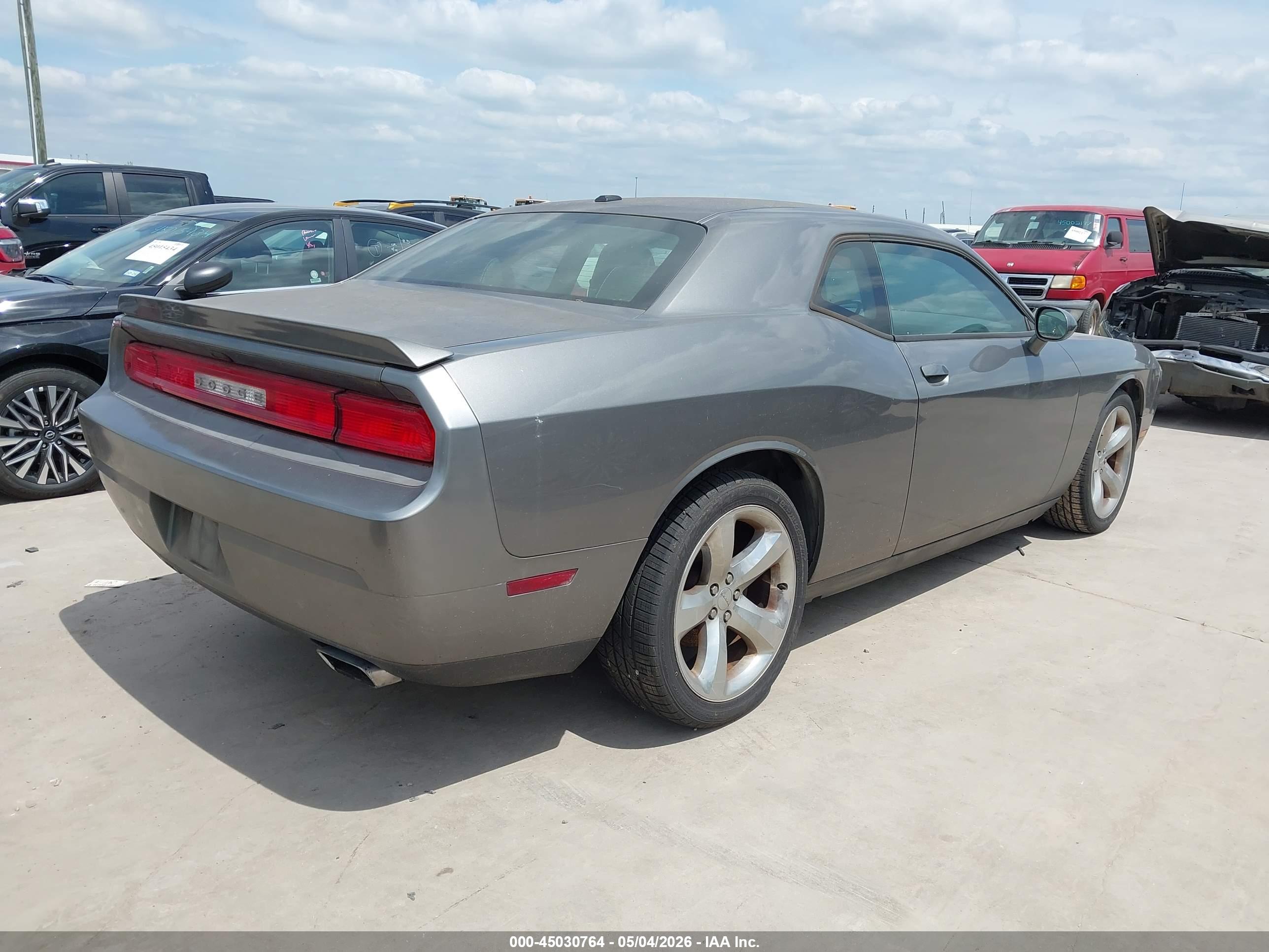 DODGE CHALLENGER image 4