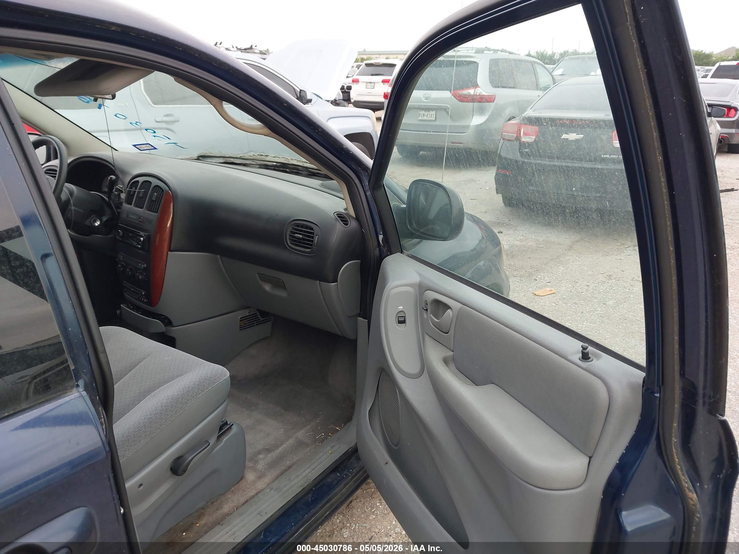 CHRYSLER TOWN image 5