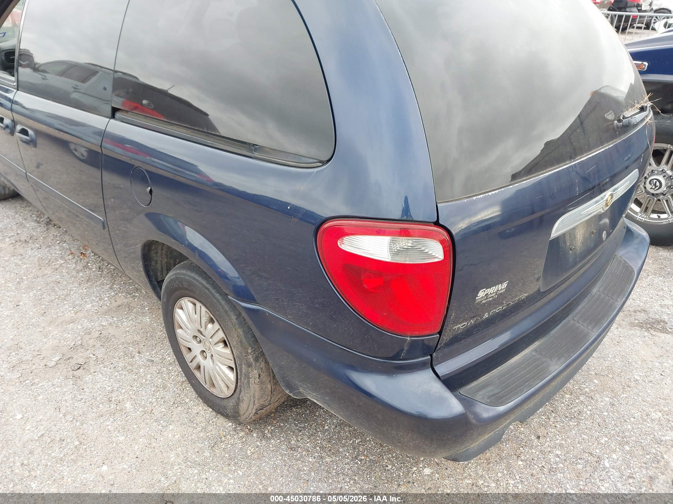CHRYSLER TOWN image 6