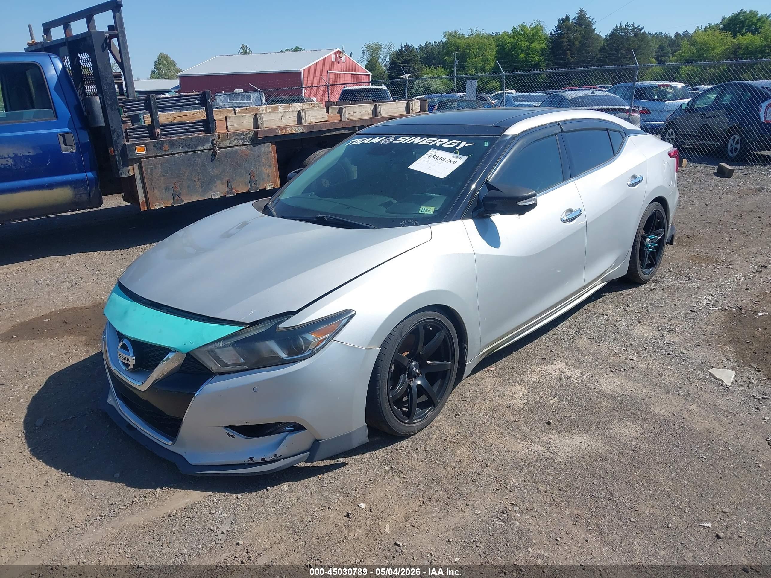 NISSAN MAXIMA image 2