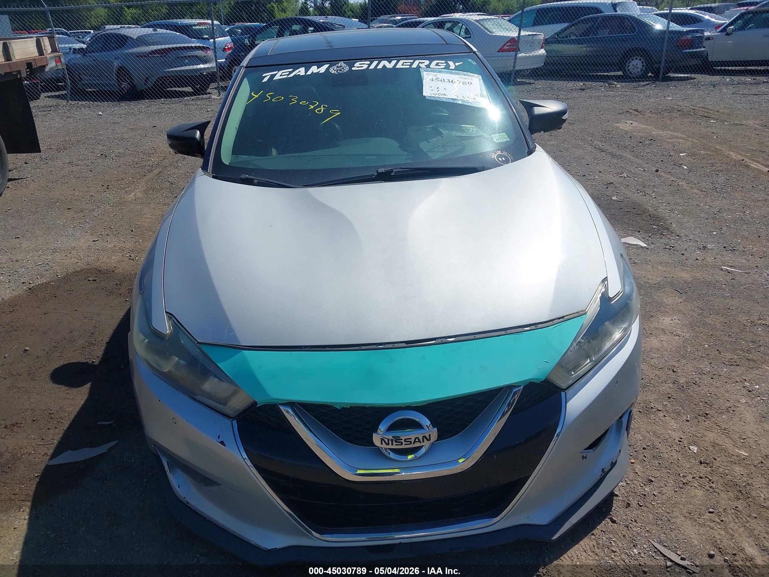 NISSAN MAXIMA image 6